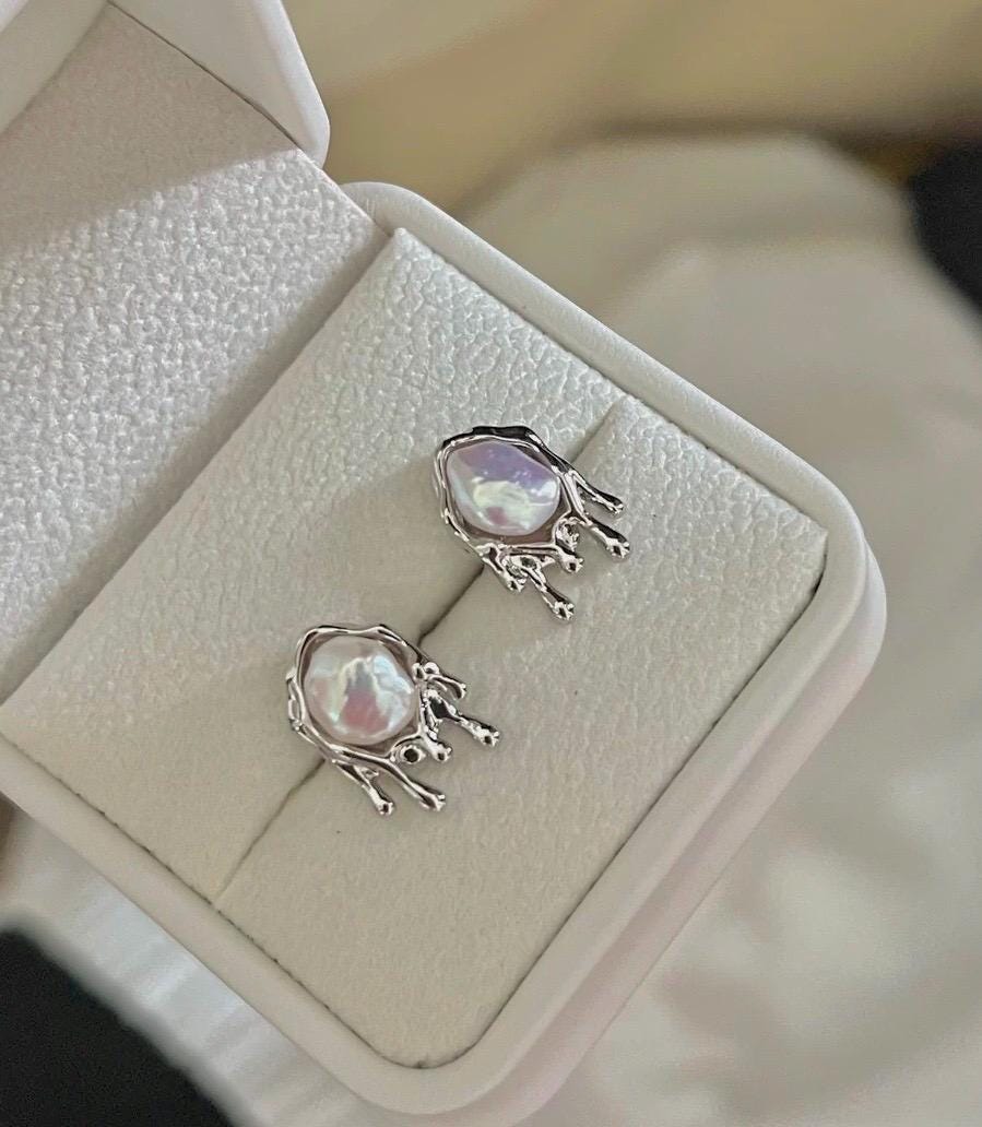 Nugget freshwater t pearl earrings . Minimalist pearl earrings. Ear stud earrings. Boho earrings. Gift for her.