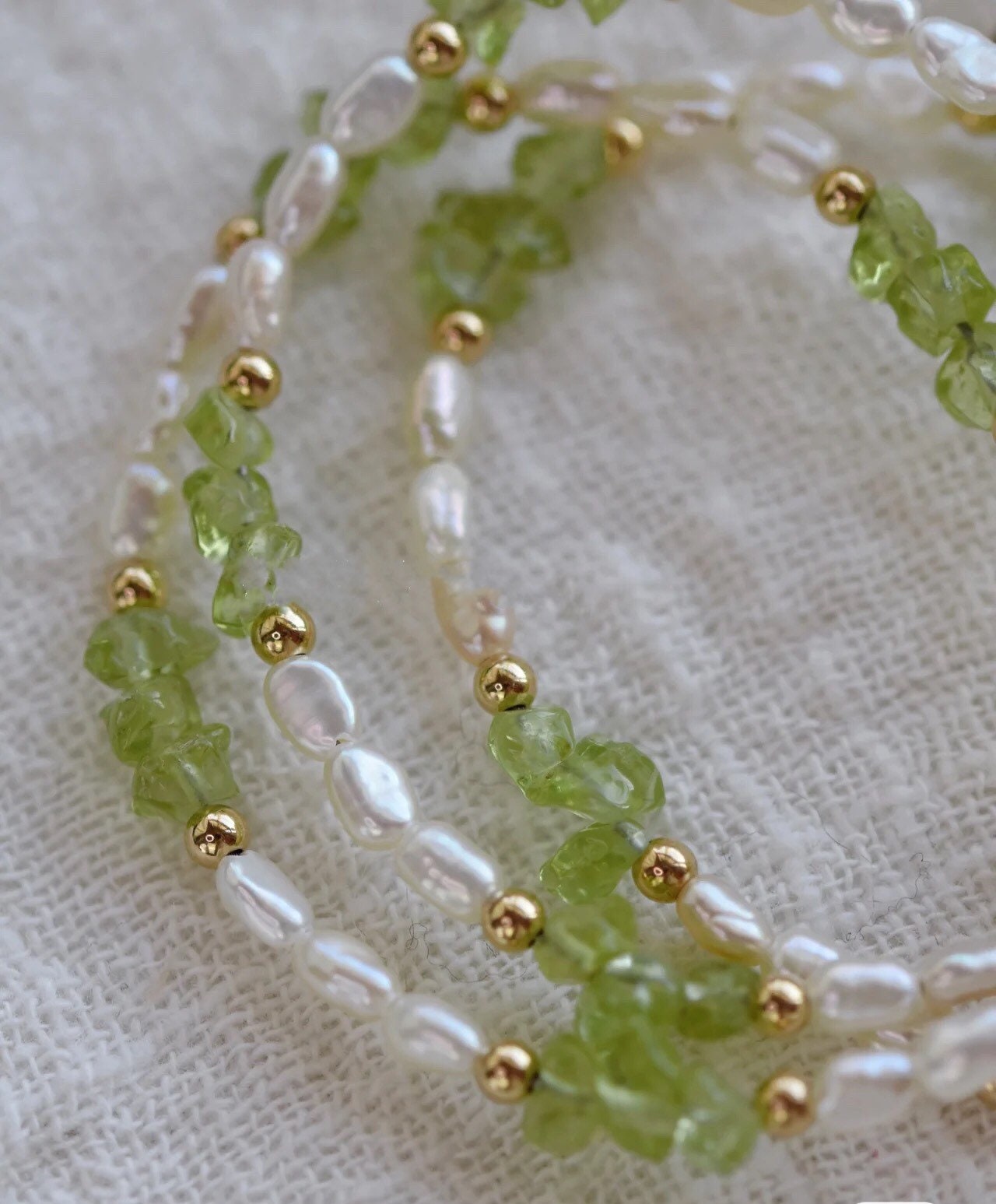 14K gold filled freshwater pearl olivine necklace. Real pearl necklace. Minimalist necklace. Bridal necklace. Gemstones necklace