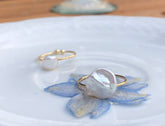 Minimalist baroque pearl luster ring. Dainty white pearl ring. Baroque Petal pearl ring. Freshwater pearl ring. Wedding ring
