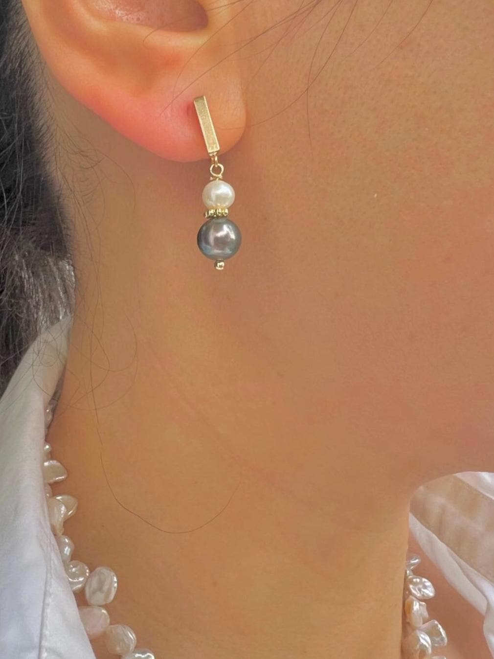14K gold filled freshwater pearl stick dangle earring. Minimalist clip on earrings. Chic earring. No pain Pearl earrings. Bridesmaid gift.
