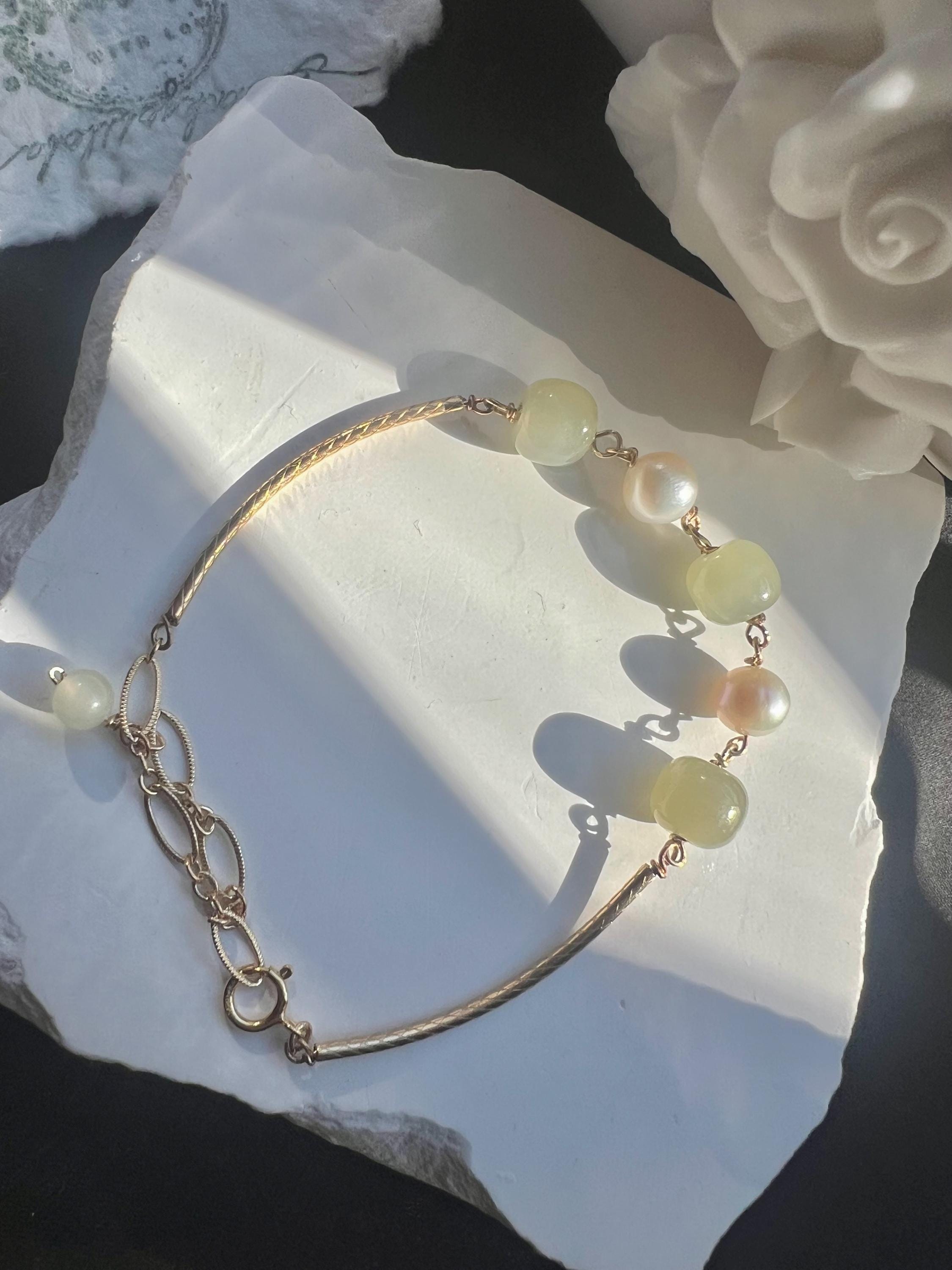 Genuine Jade and Freshwater Pearl Bracelet. 14k Gold Filled Jade Pearl Bar Bracelet. Minimalist Jade and Pearl Jewelry. Elegant jade bridal