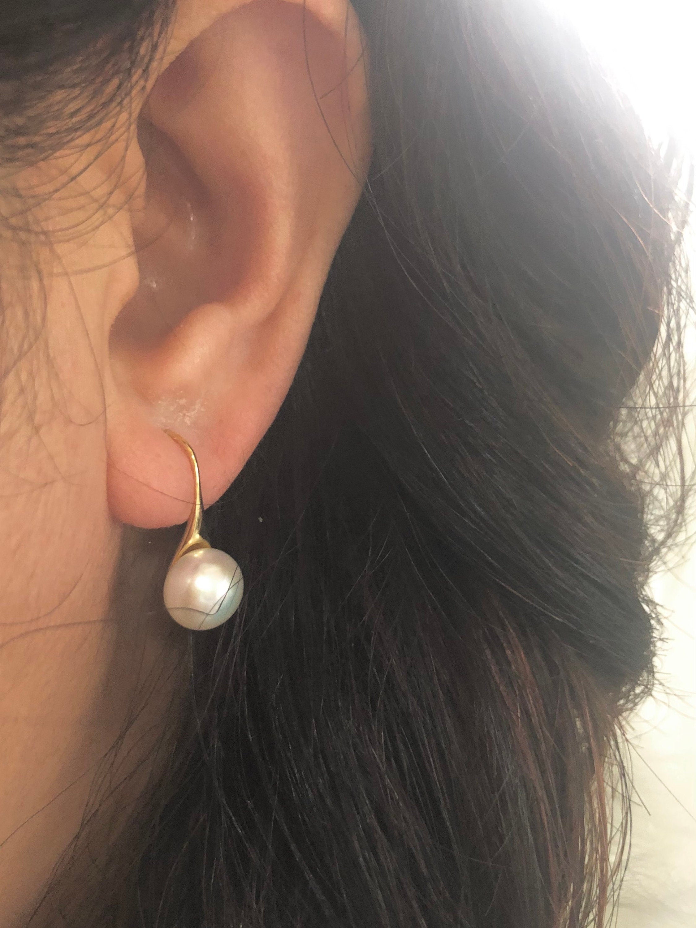 Minimalist 925 sterling sliver ear post freshwater pearl earring. Dainty earrings. Minimalist earrings.gift for her