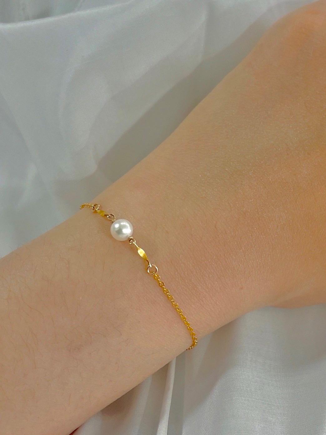 Freshwater Pearl Dainty 14k gold filled Bracelet. elegant Pearl Bracelet. Minimalist bracelet. Statement bracelet. Gift for her.