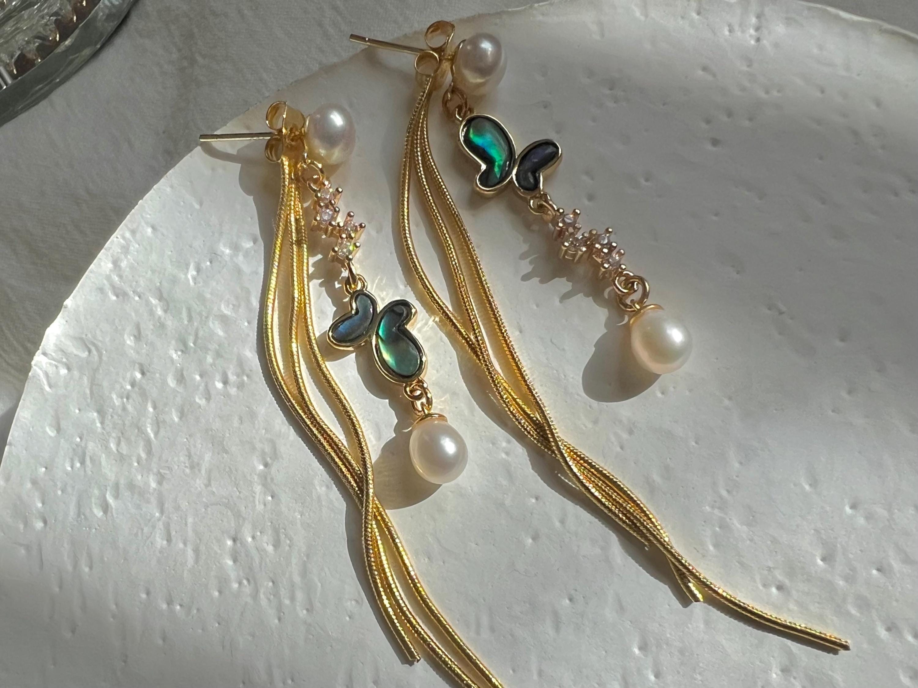 Dainty pearl butterfly earrings. No piercing ear earring. Minimalist clip on earrings. Dangle no pain earring. Gift. Two ways wearing.