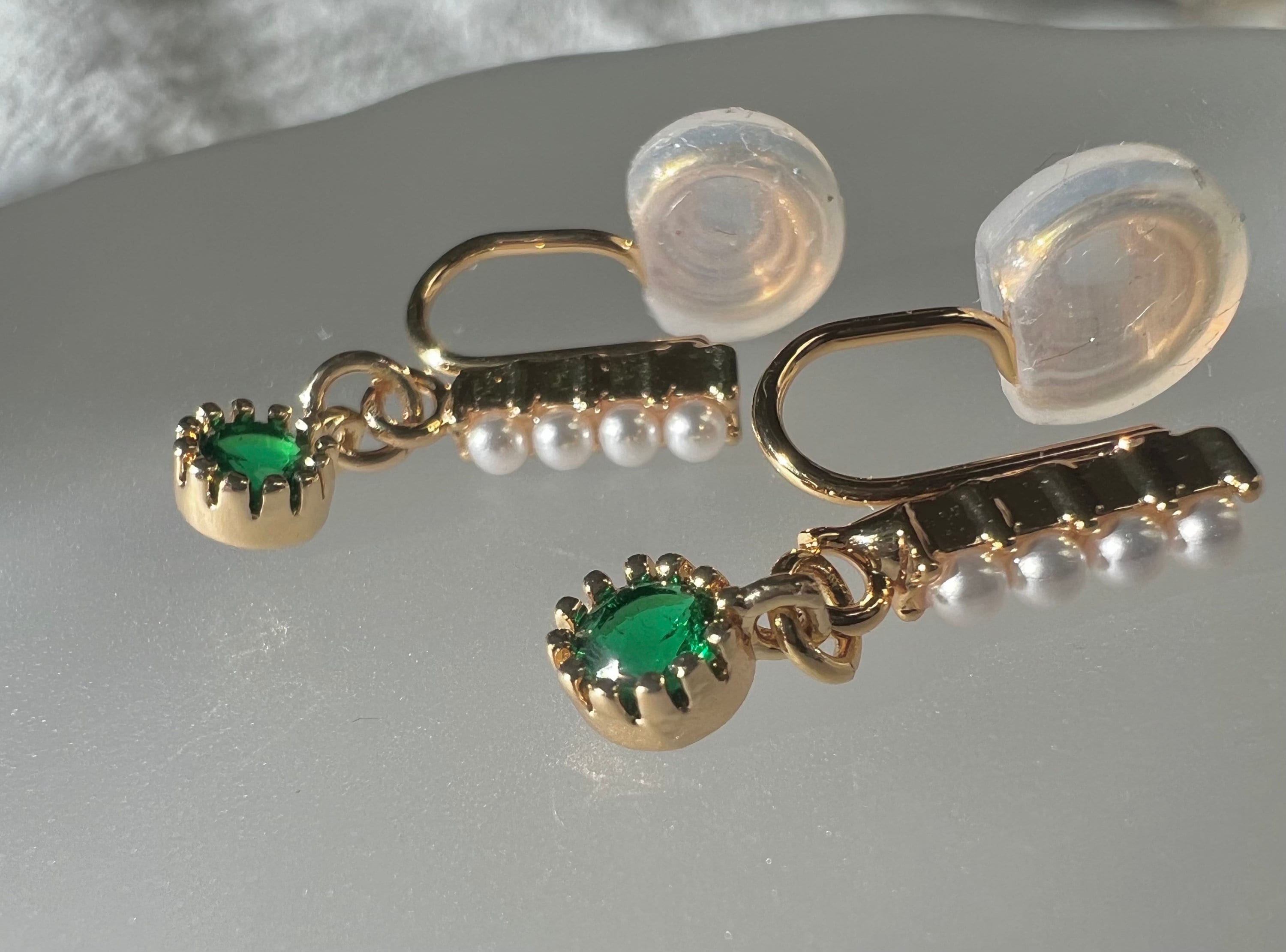 Dainty pearl emerald earrings. No piercing ear earring. Minimalist clip on earrings. Dangle no pain earring. Bridesmaid gift.