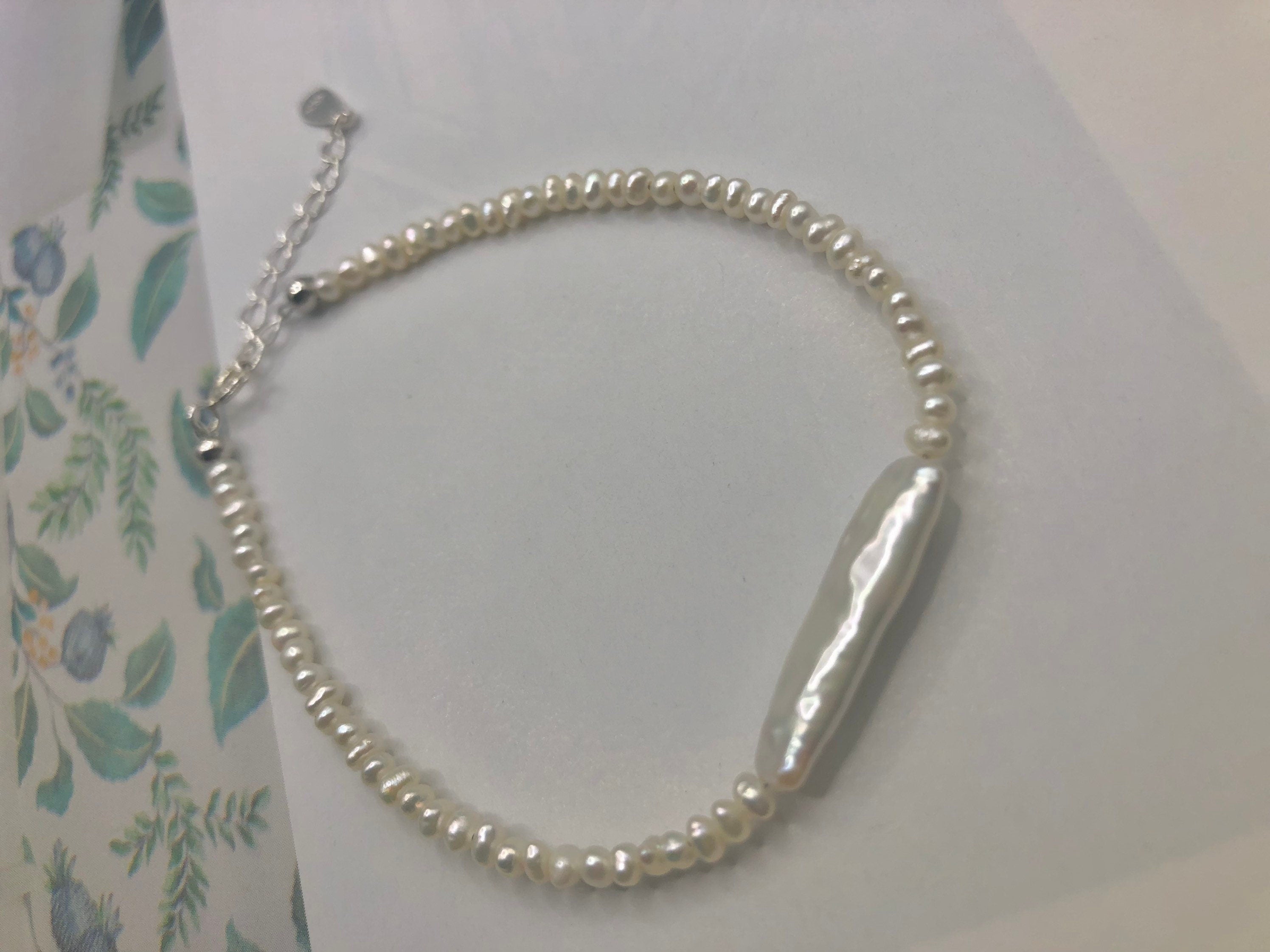 Freshwater pearl bracelet. Chic bracelet. Keshi pearl bracelet. Multiple-shape pearl bracelet. Wedding pearl bracelets. Gift for her.
