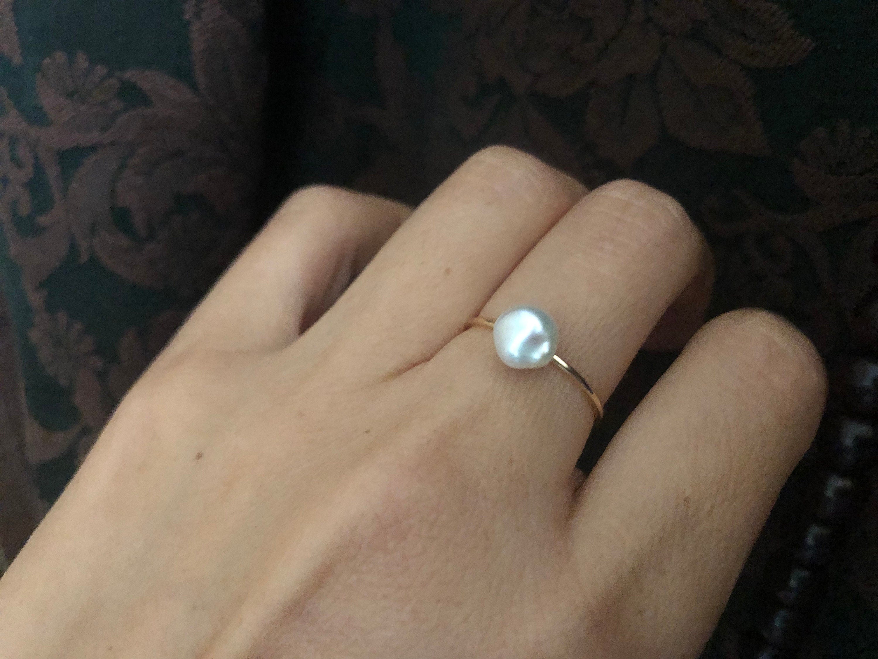 Minimalist baroque pearl luster ring. Dainty white pearl ring. Baroque Petal pearl ring. Freshwater pearl ring. Wedding ring
