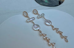 Victoria style elegant freshwater pearl dainty earring. delicate crystal earring. France style boho wedding earrings. Swarovski earring