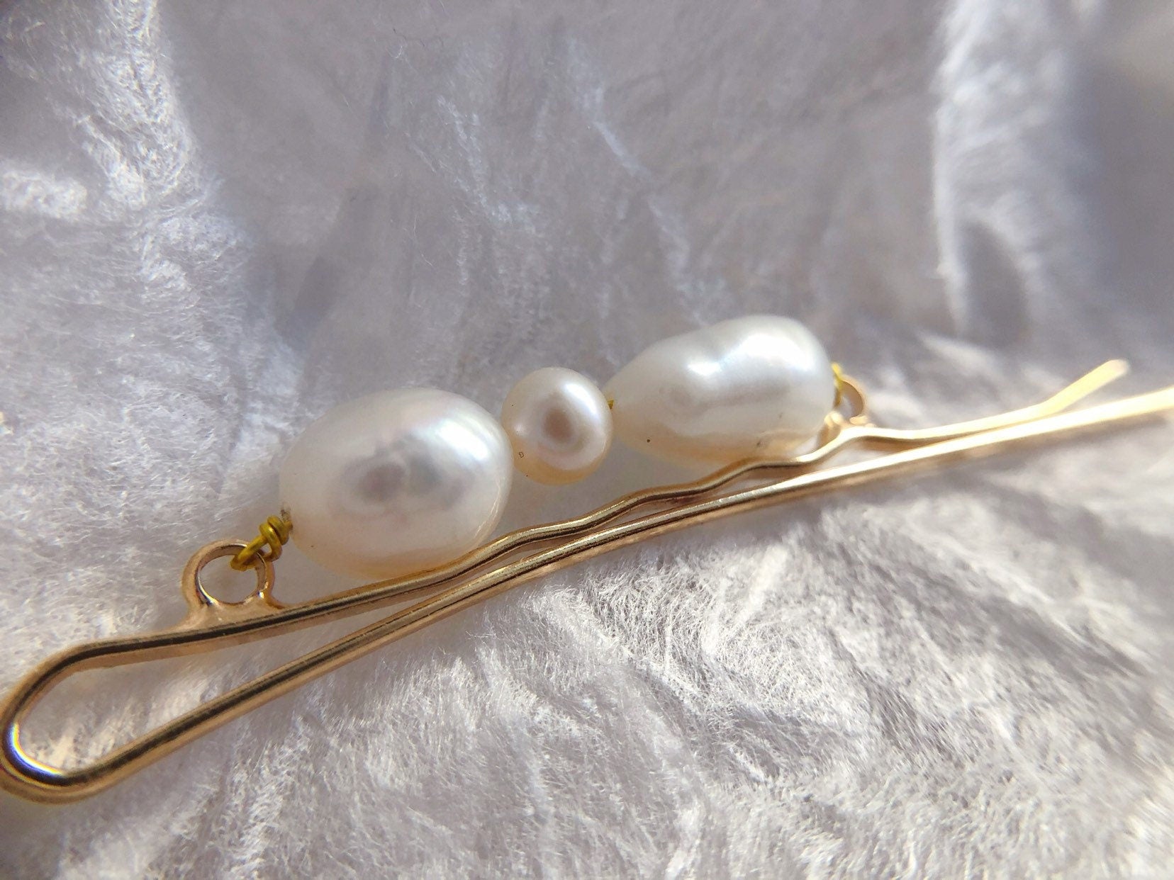 Genuine baroque pearl bowknot hair clip. Freshwater pearl barrette clip. Handmade pearl hair accessories. Pearl hair clasp. Hair slides