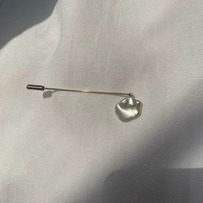 High quality luster genuine baroque pearl stick pin. Clothing Pearl brooch. Minimalist hat pin. Delicate scarf pear brooch pin. Safety pin