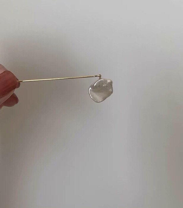 High quality luster genuine baroque pearl stick pin. Clothing Pearl brooch. Minimalist hat pin. Delicate scarf pear brooch pin. Safety pin