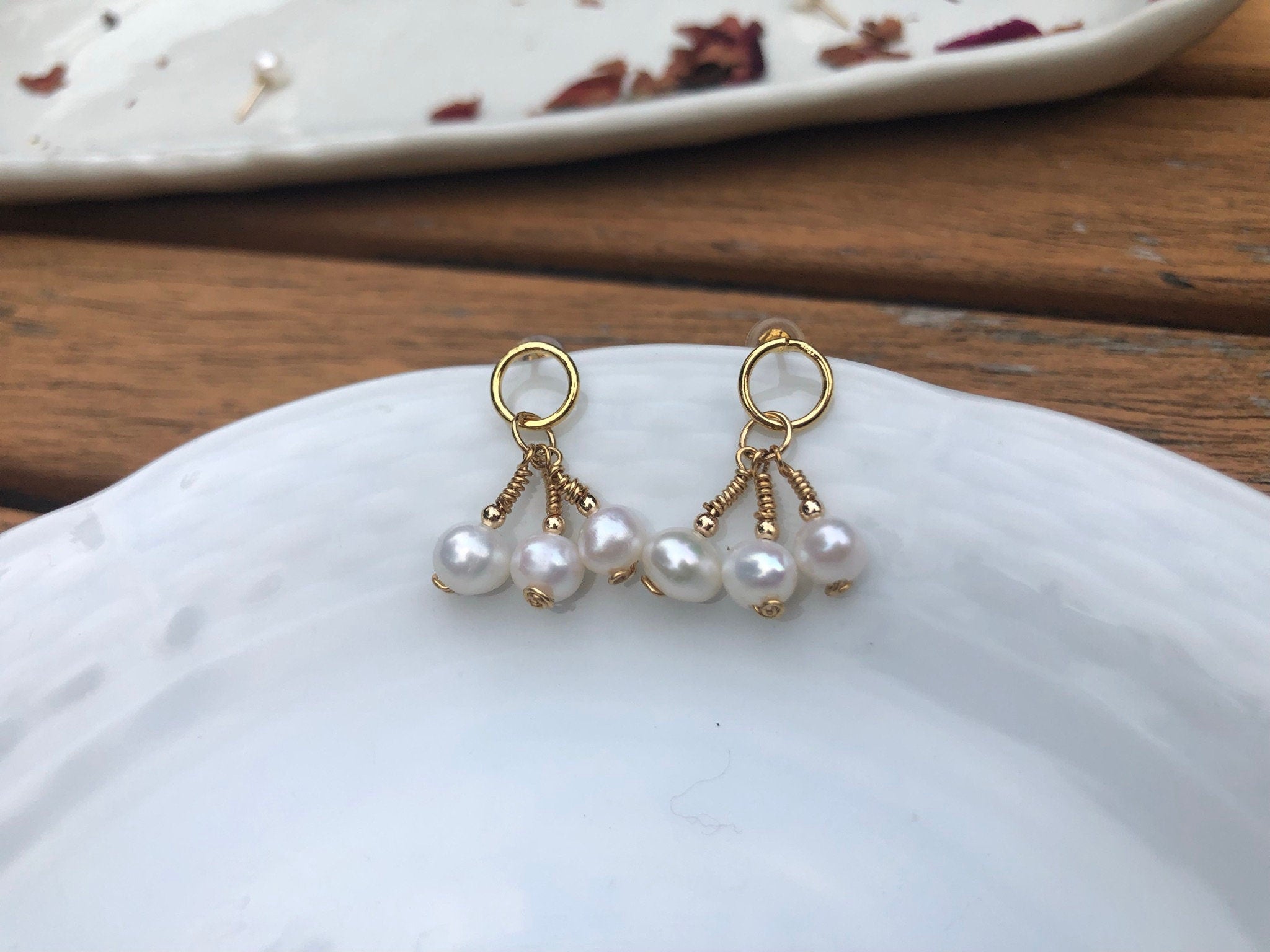 14K gold filled baroque pearl hoop earrings. Minimalist earring earrings. Boho earrings