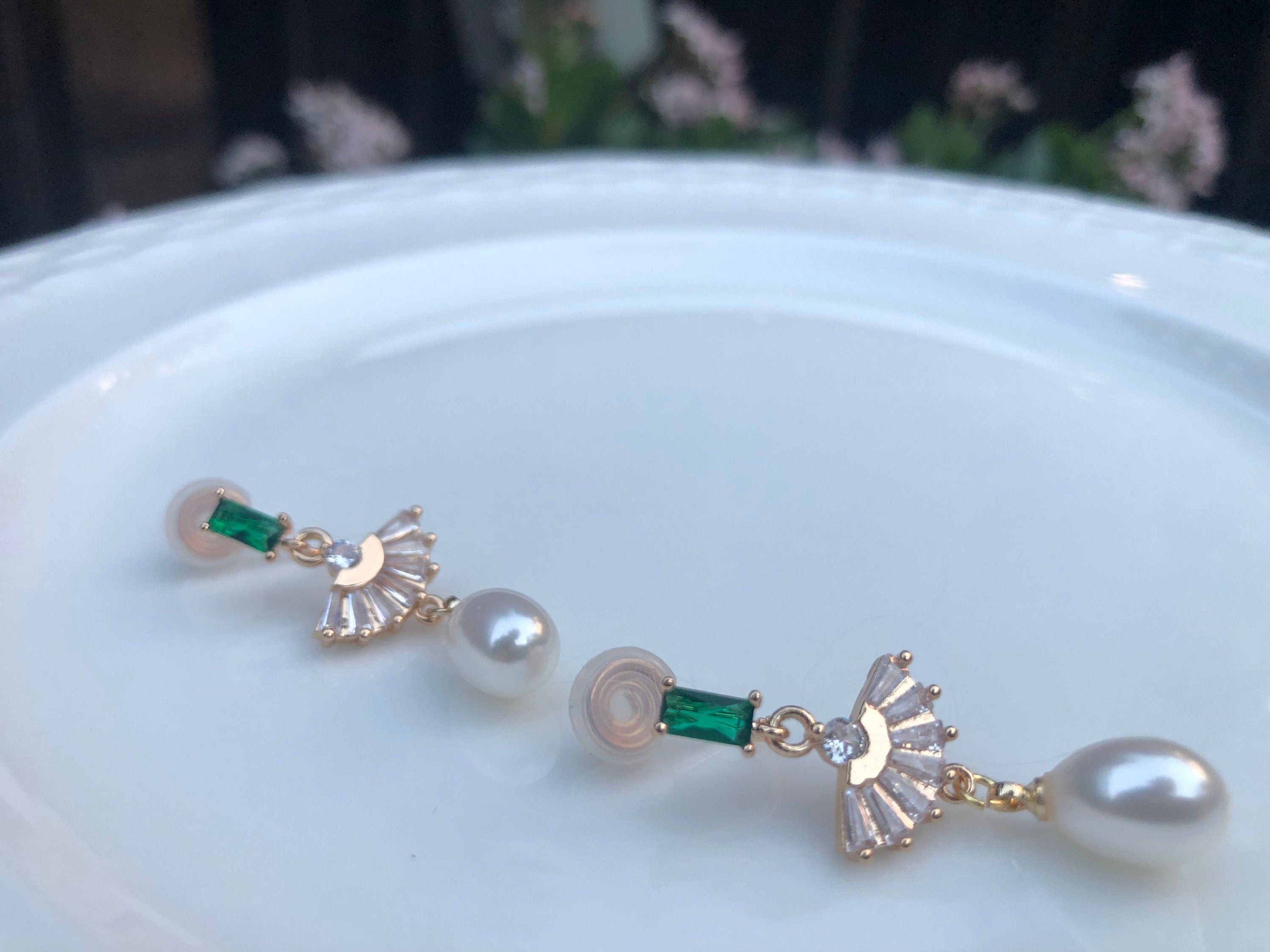 14K gold Freshwater pearl clip on drop earring. No pain pearl ear clip. Comfortable Non pierced ear clip. Dainty ZC fan earring.