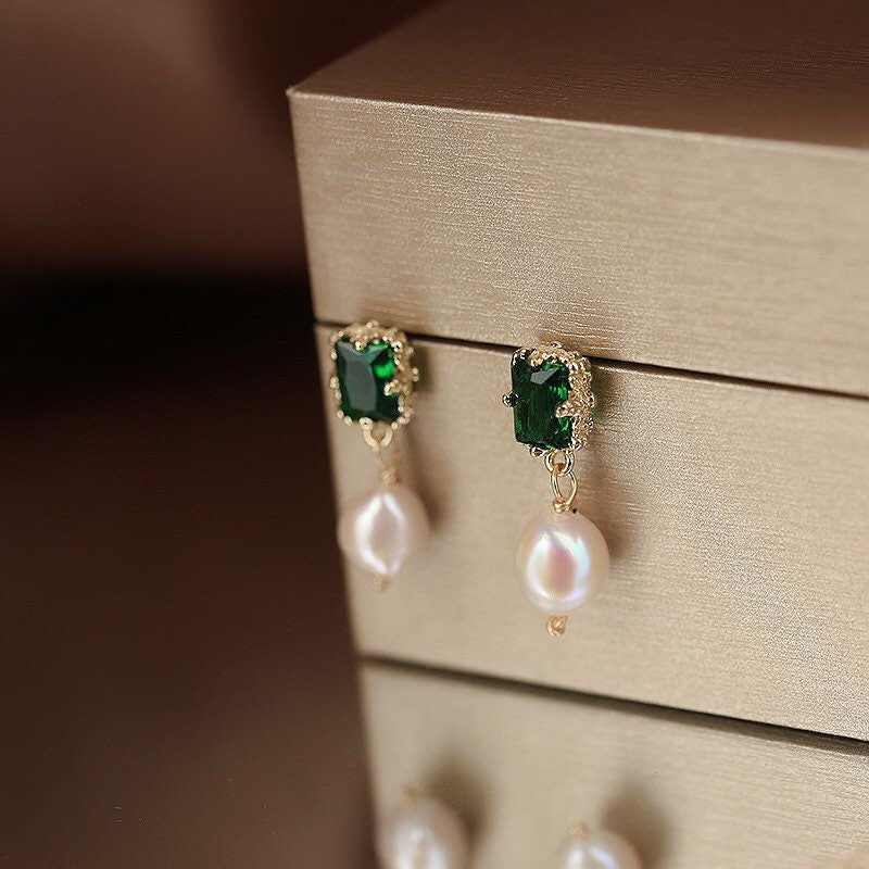14K gold Freshwater pearl clip on drop earring. No pain pearl ear clip. Comfortable Non pierced ear clip. Dainty ZC fan earring.