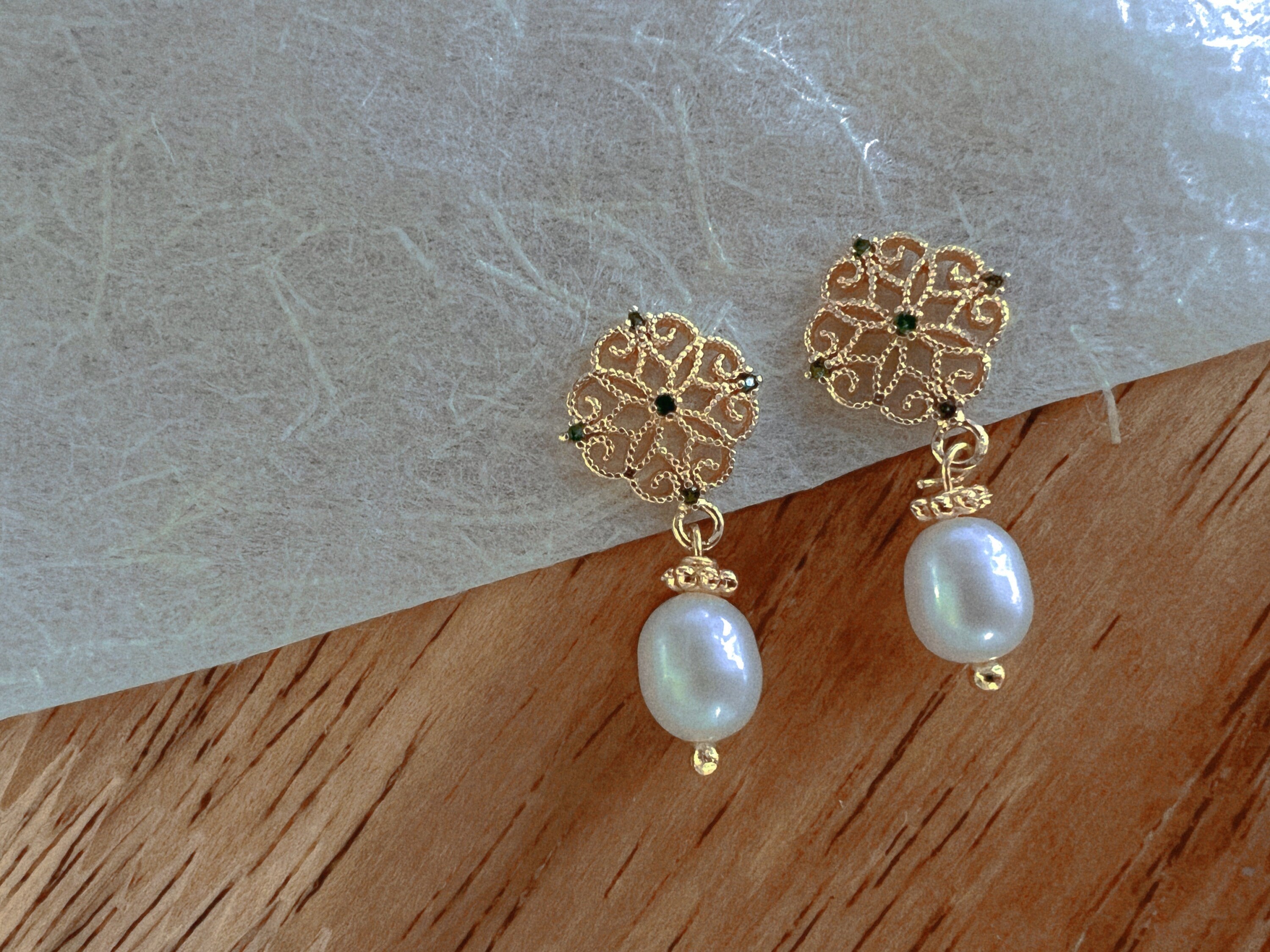 Genuine Freshwater pearl elegant dainty earring. Chic France style dangle earring. Minimalist earring. dangle earring. Real pearl earring