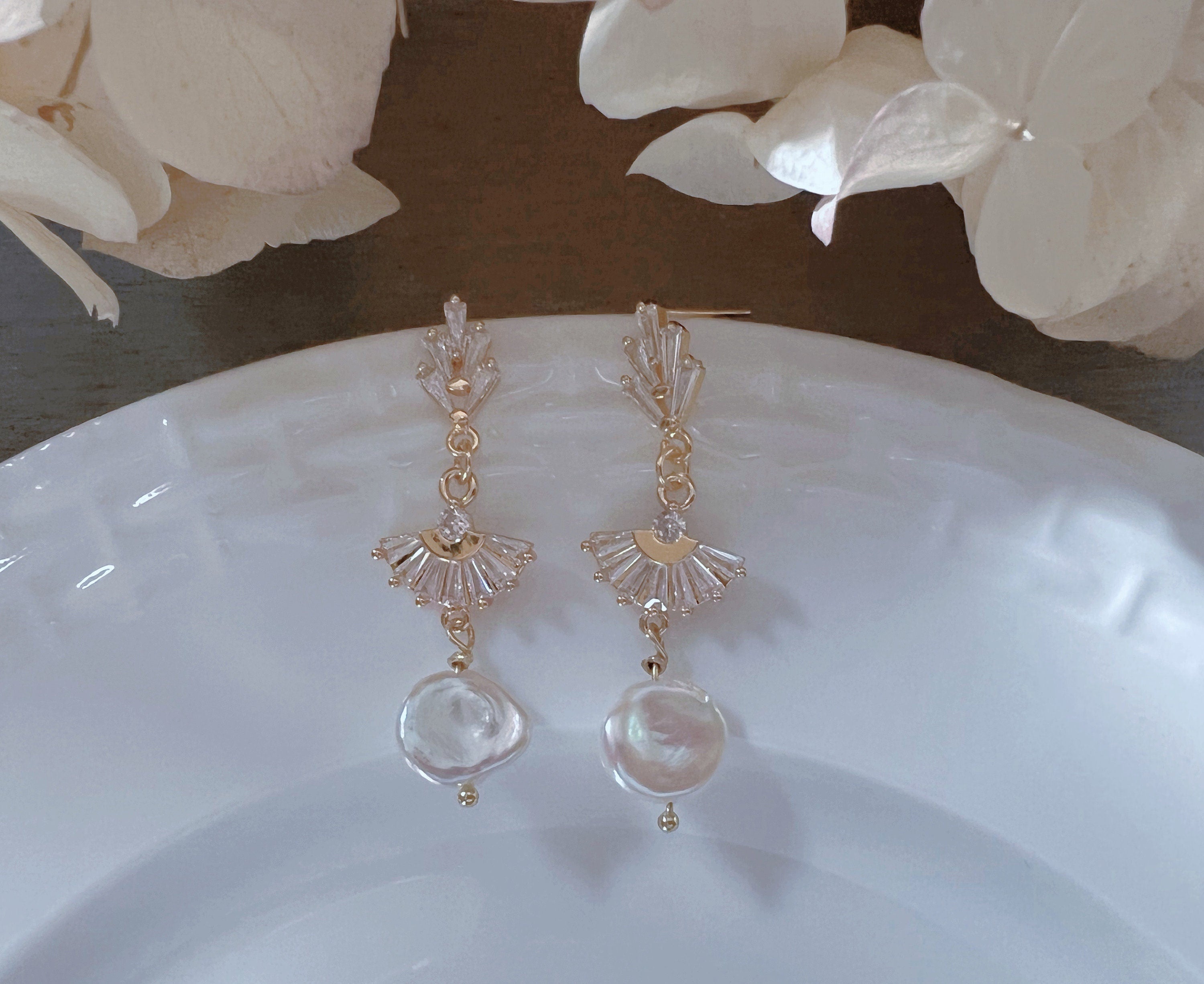 Freshwater baroque pearl earrings. Art Deco earring. Fan earrings. Boho wedding earrings. June birthstone. Real pearl earrings. Gift for her