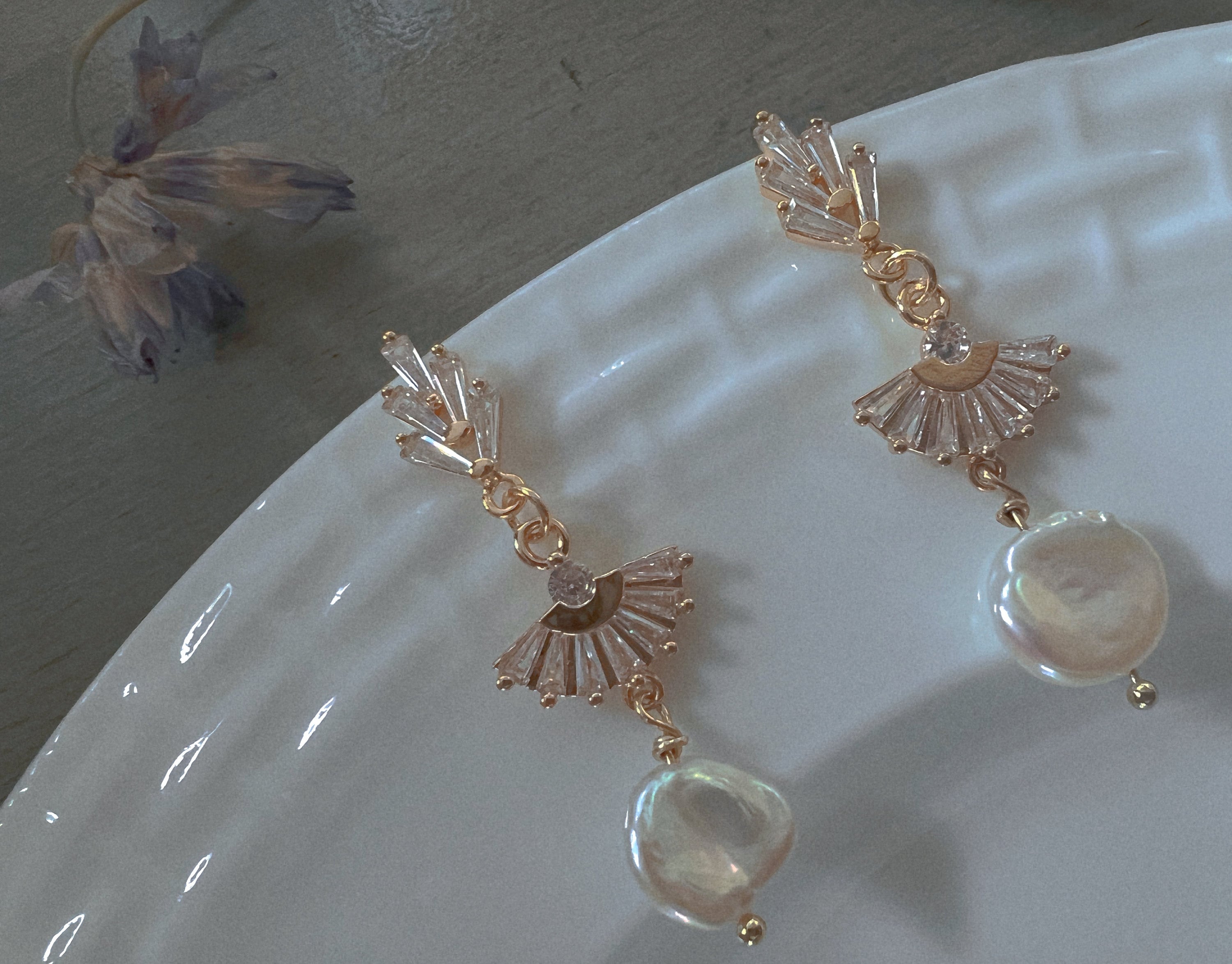 Freshwater baroque pearl earrings. Art Deco earring. Fan earrings. Boho wedding earrings. June birthstone. Real pearl earrings. Gift for her