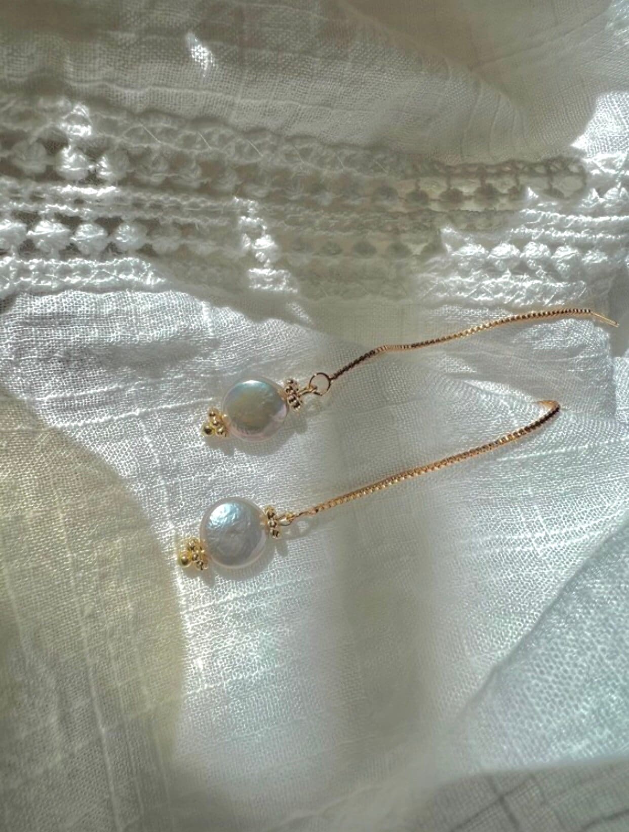 Genuine freshwater coin pearl dangle threader earring. minimalist earring. Statement pearl earring. Vintage earrings. anniversary gifts