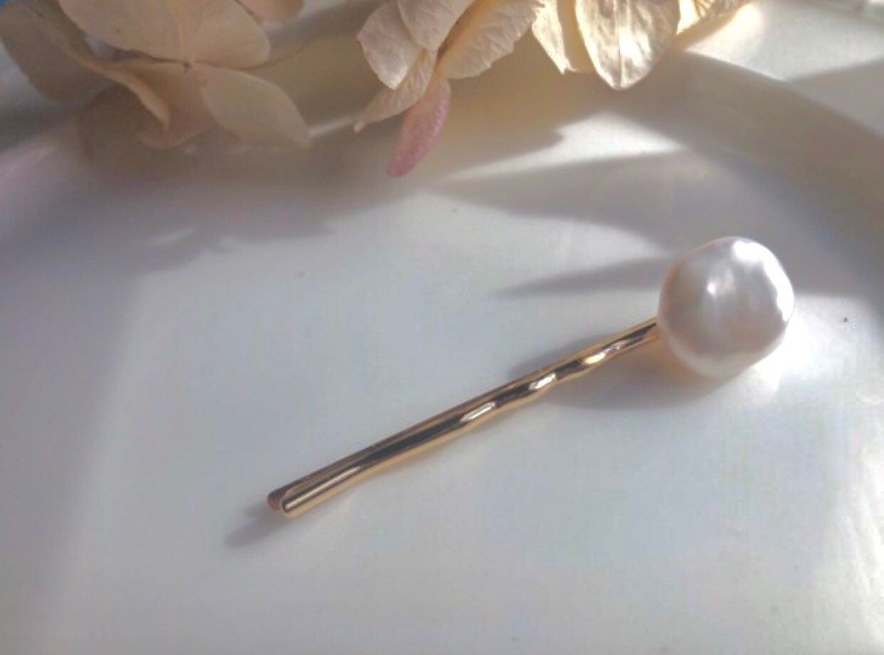 Genuine Baroque pearl single hair clip. Natural pearl barrette clip. Handmade pearl hair accessories. Pearl hair clasp. Hair slides