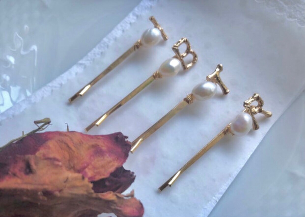 Personalized Genuine Baroque pearl hair clip. Customized pearl barrette clip. Handmade pearl hair accessories. Pearl hair clasp. Hair slides
