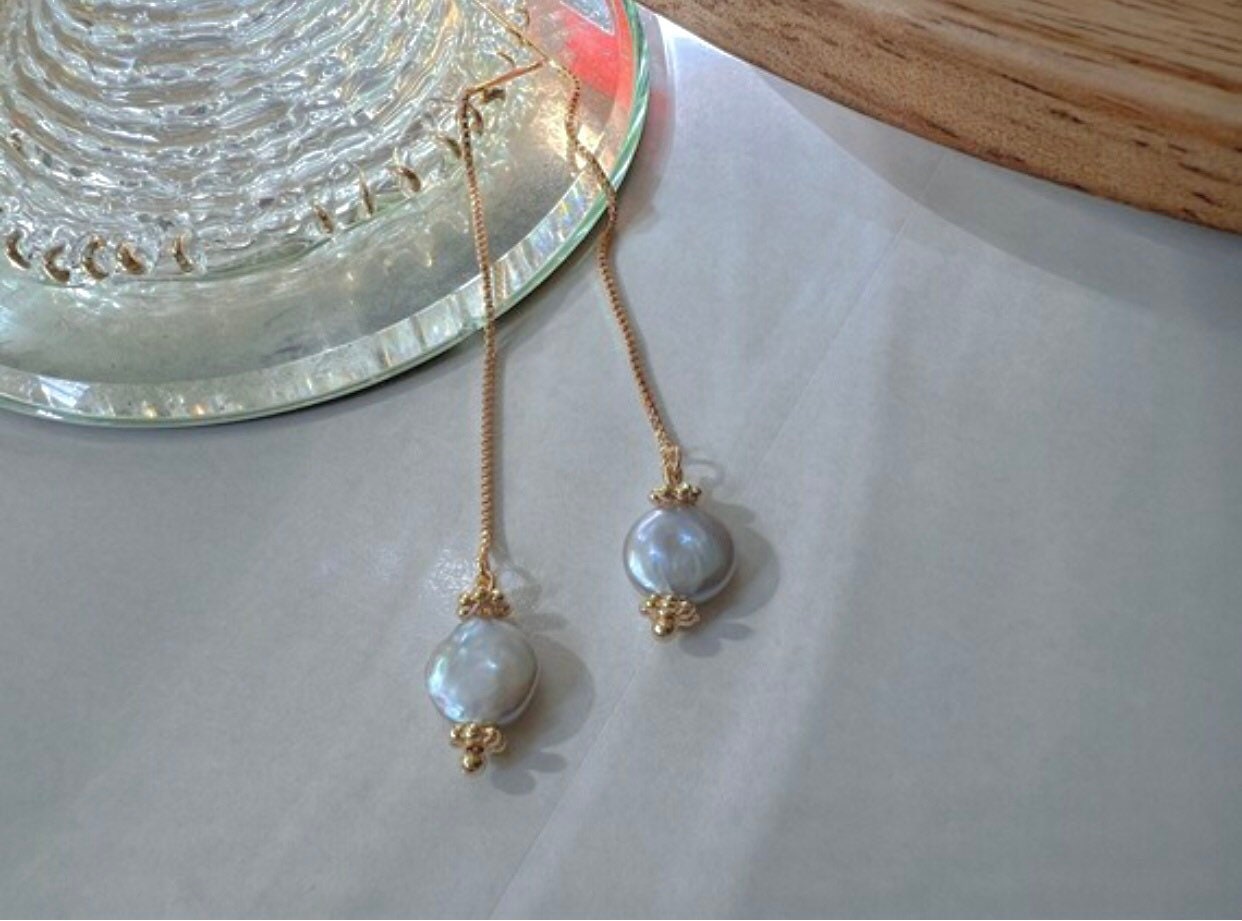 Genuine freshwater coin pearl dangle threader earring. minimalist earring. Statement pearl earring. Vintage earrings. anniversary gifts