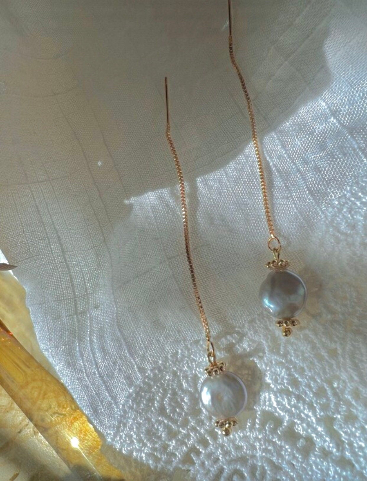 Genuine freshwater coin pearl dangle threader earring. minimalist earring. Statement pearl earring. Vintage earrings. anniversary gifts