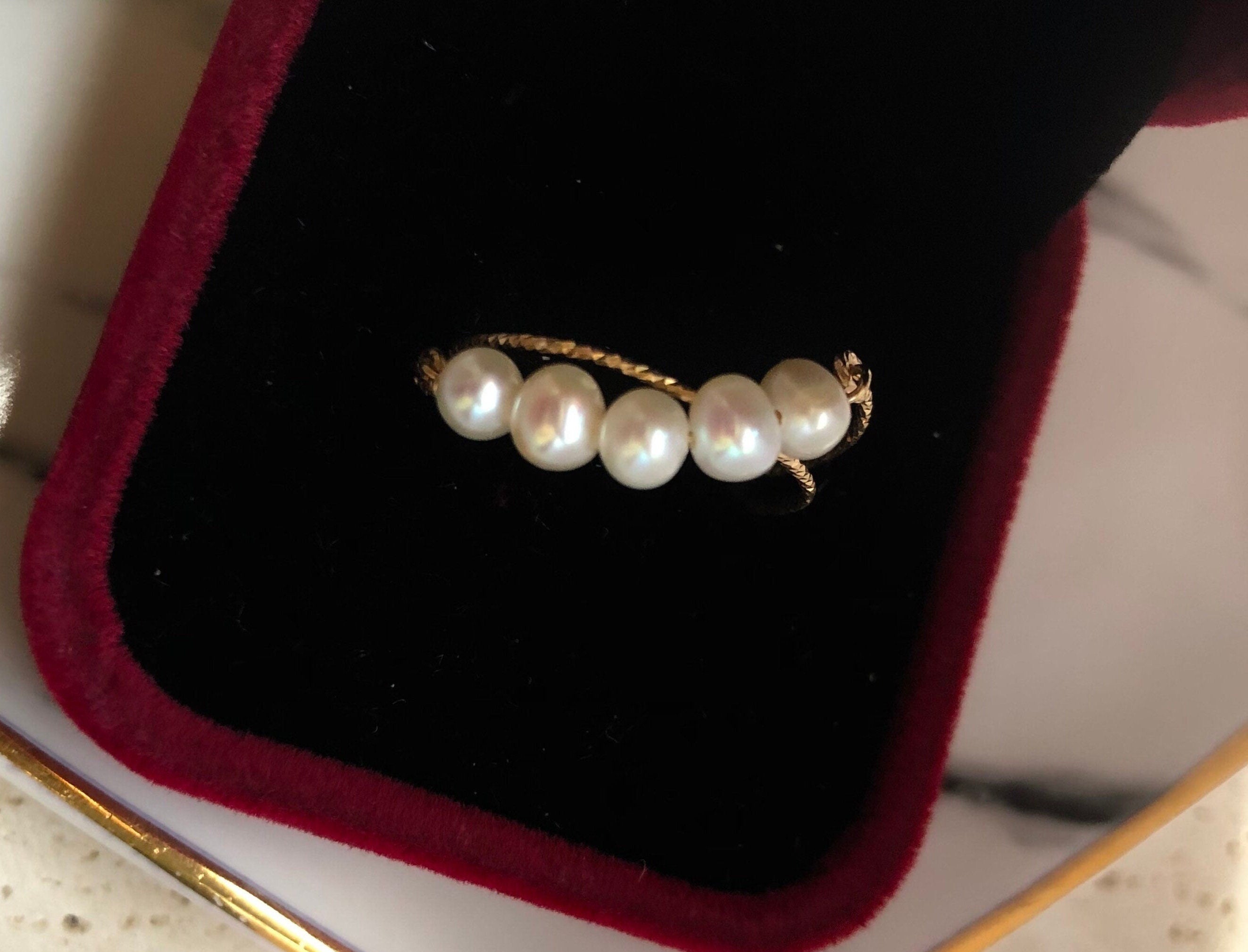 14K gold filled wire wrapped freshwater pearl dainty double twisted ring. Elegant pearl ring. Bridesmaid gift. Gift for her