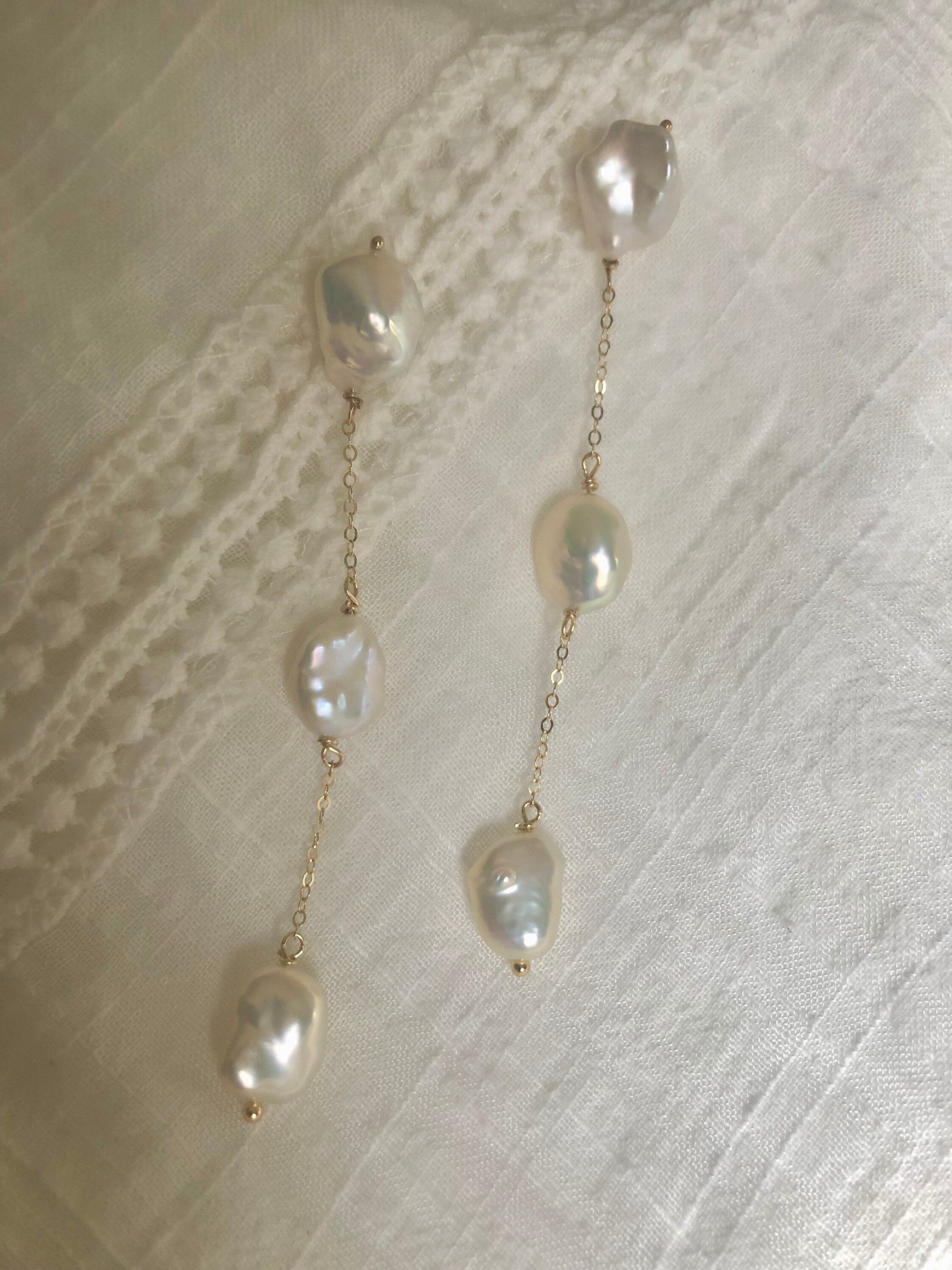 14K gold filled freshwater baroque pearl dangle earring. Dainty earring. Minimalist earring. Elegant earring. Gift for her
