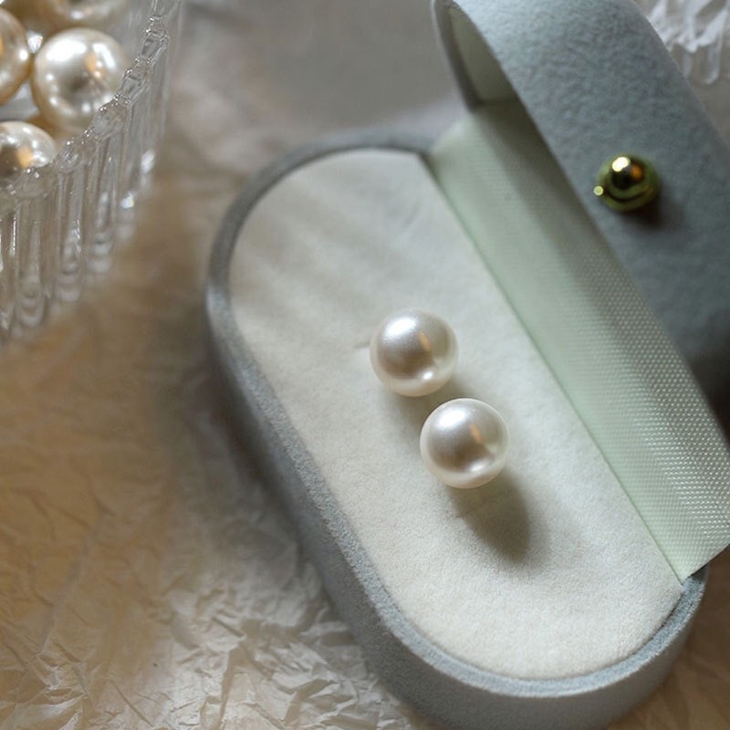 Two ways wearing freshwater pearl clip-on earring. Multi-Pearl earring. Comfortable Non pierced ear clip. Bridal earring. Gift for her