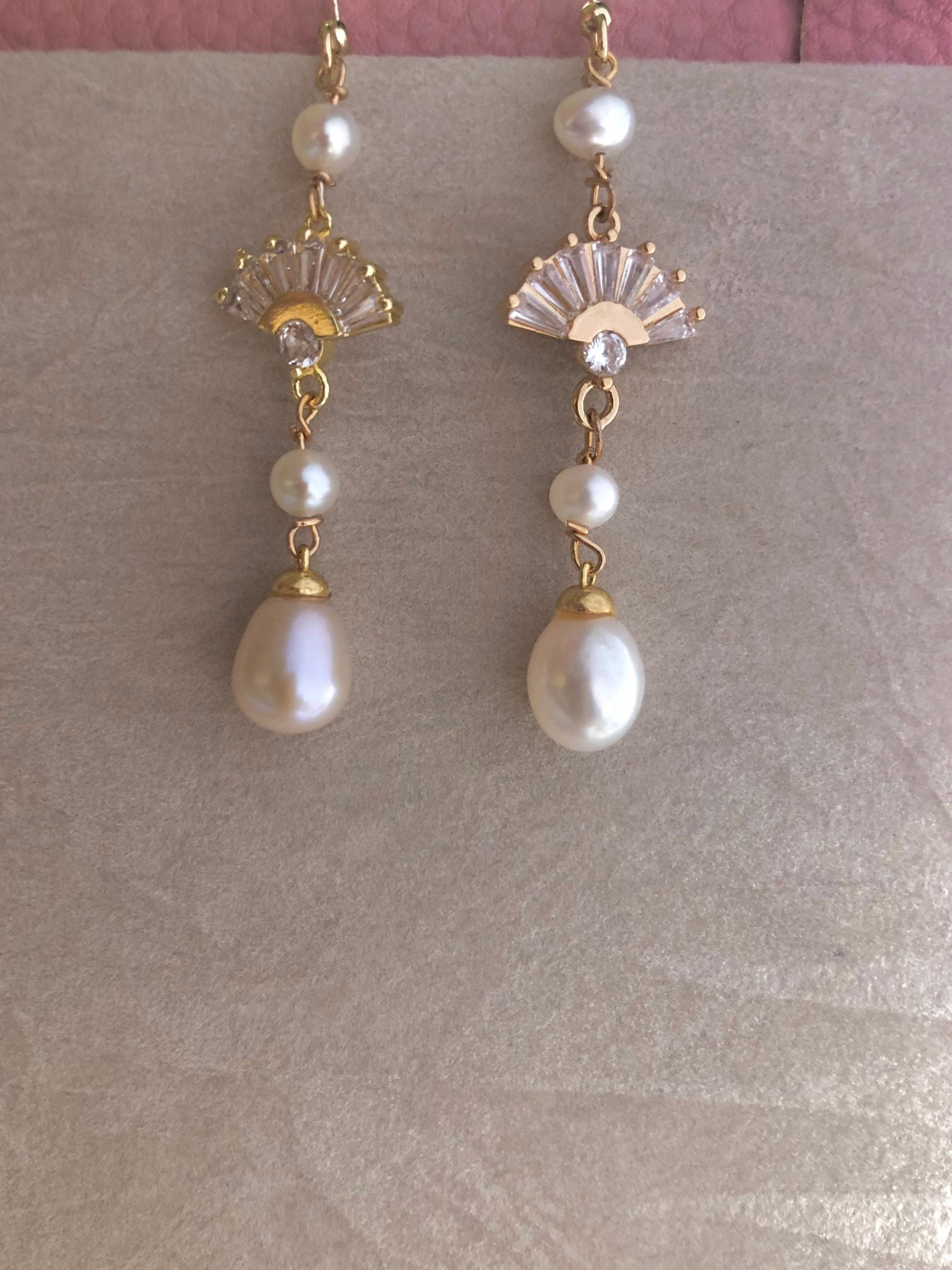 Cubic Zirconia Bridal freshwater pearl Earrings. Wedding earrings. Bridesmaid gift. Freshwater Pearl fan shapes drop earrings.