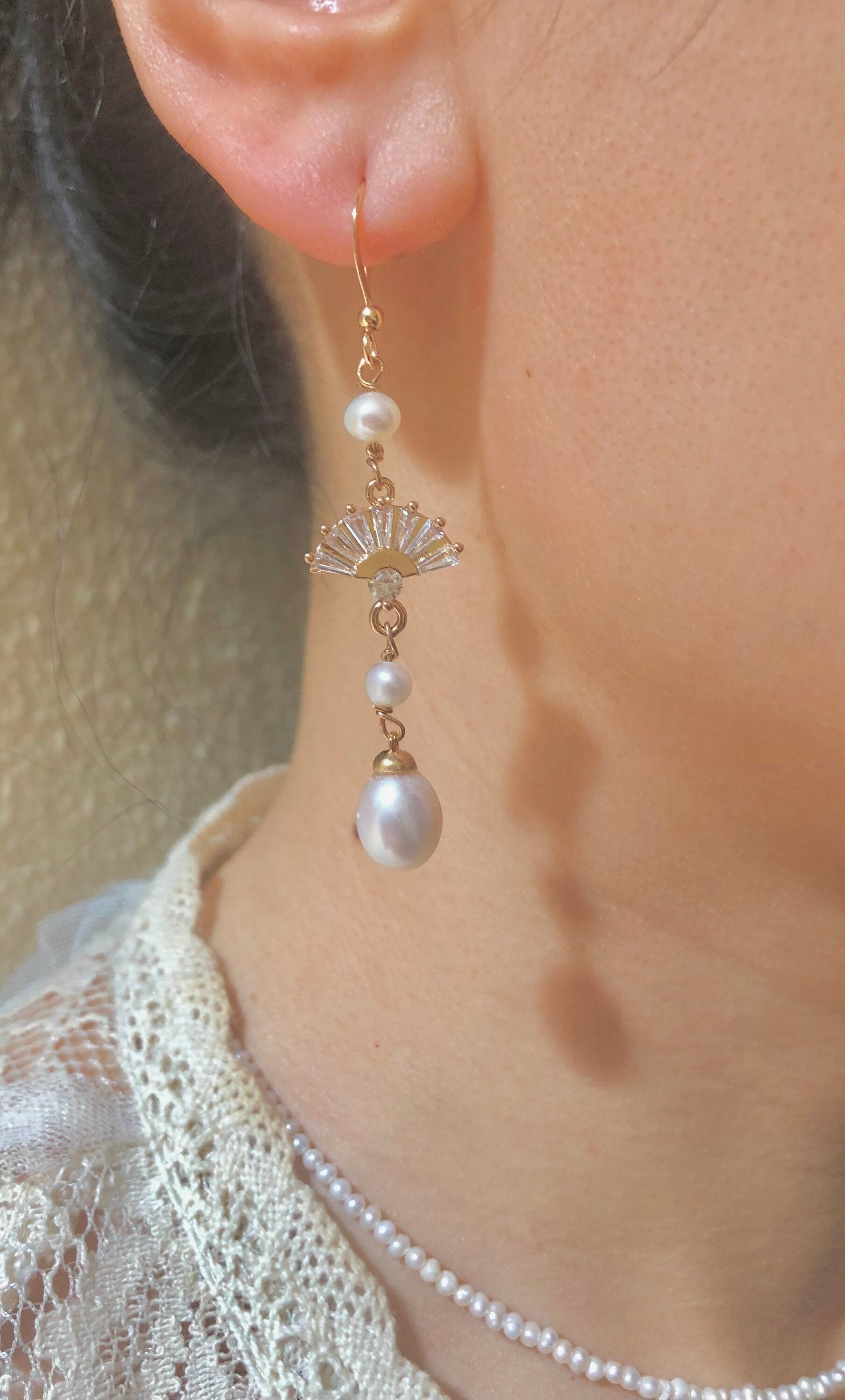 Cubic Zirconia Bridal freshwater pearl Earrings. Wedding earrings. Bridesmaid gift. Freshwater Pearl fan shapes drop earrings.
