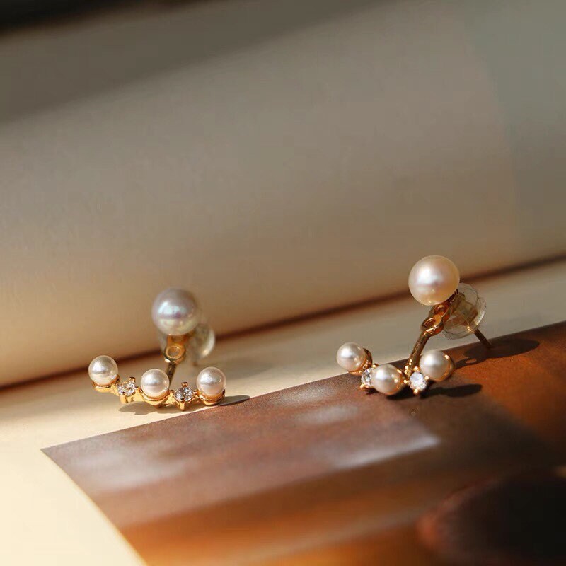 Gold vermeil Two-ways ear jacket. Freshwater pearl ear jacket. Pearl ear climbers. Pearl zircon earrings. Pearl studs earring