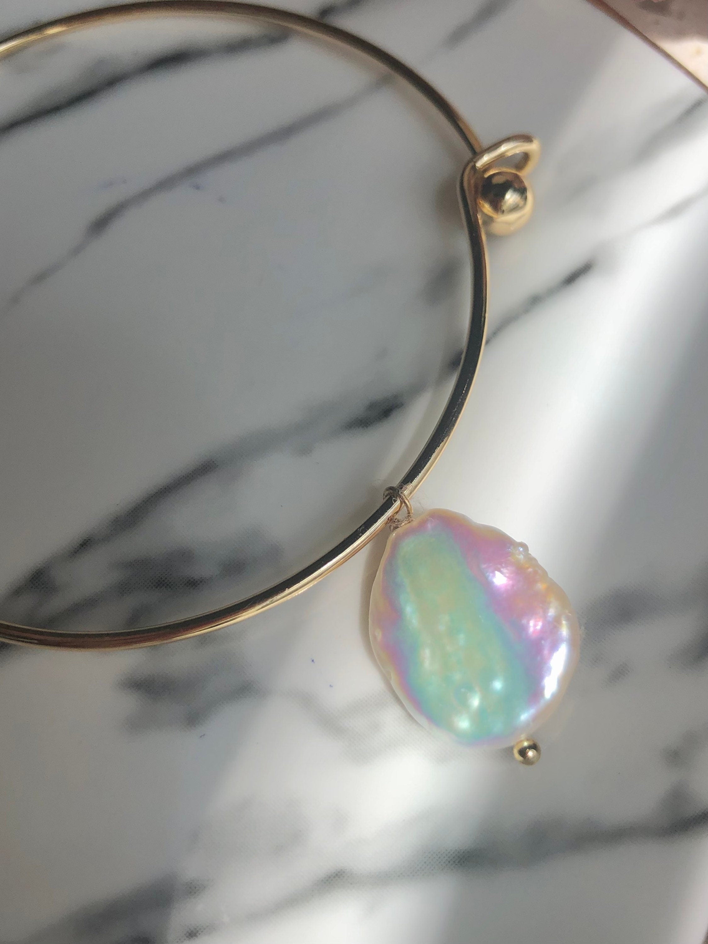 Freshwater pearl high luster big keshi pearl dangle gold bangle/bracelet. Coin bracelet. Screw bracelet. Minimalist bracelet/bangle. Bridal