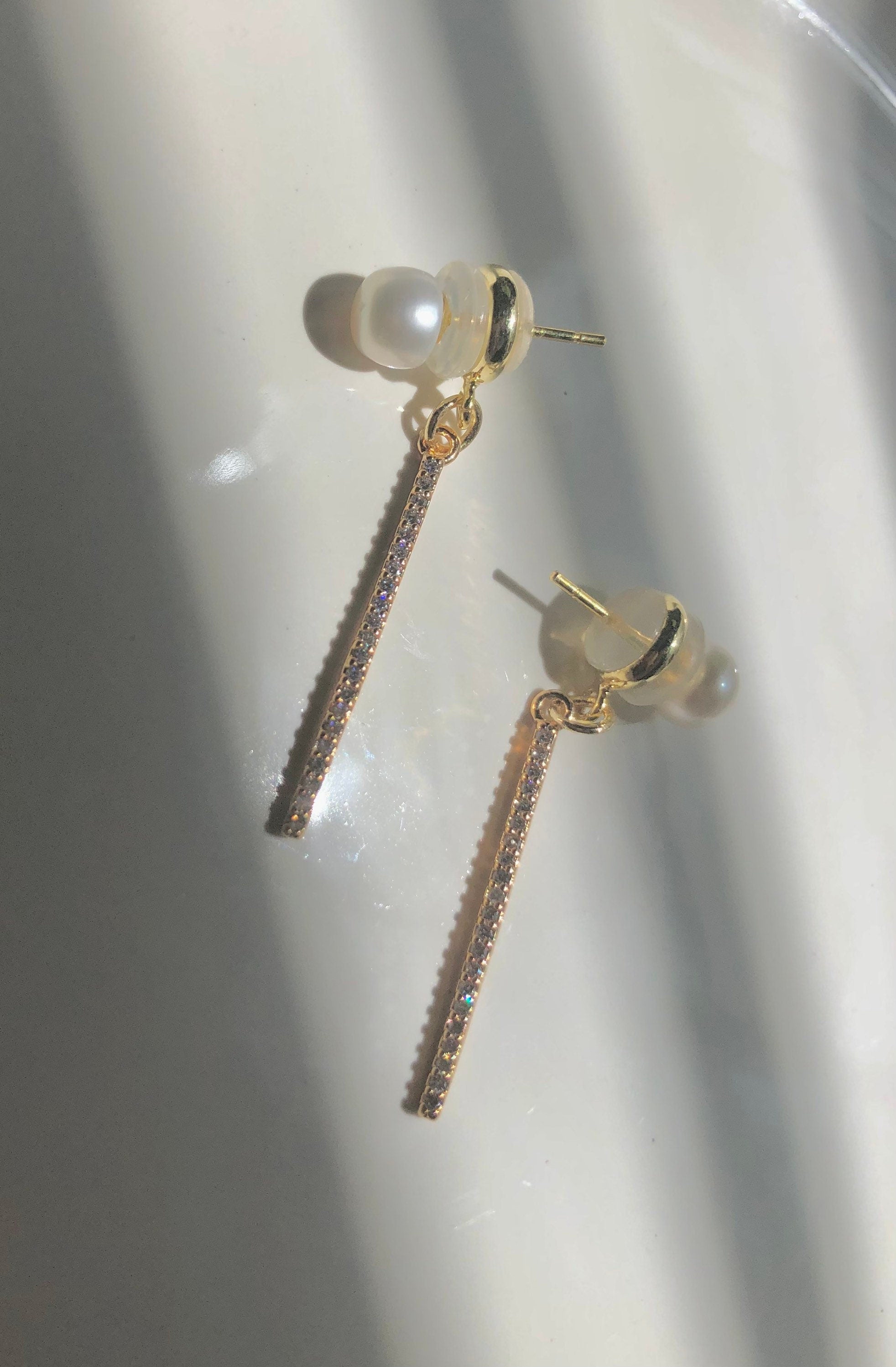 Freshwater pearl clip on two ways wearing stick earring. No pain pearl ear clip. Comfortable non pierced ear clip. Fashion ZC bar earrings.