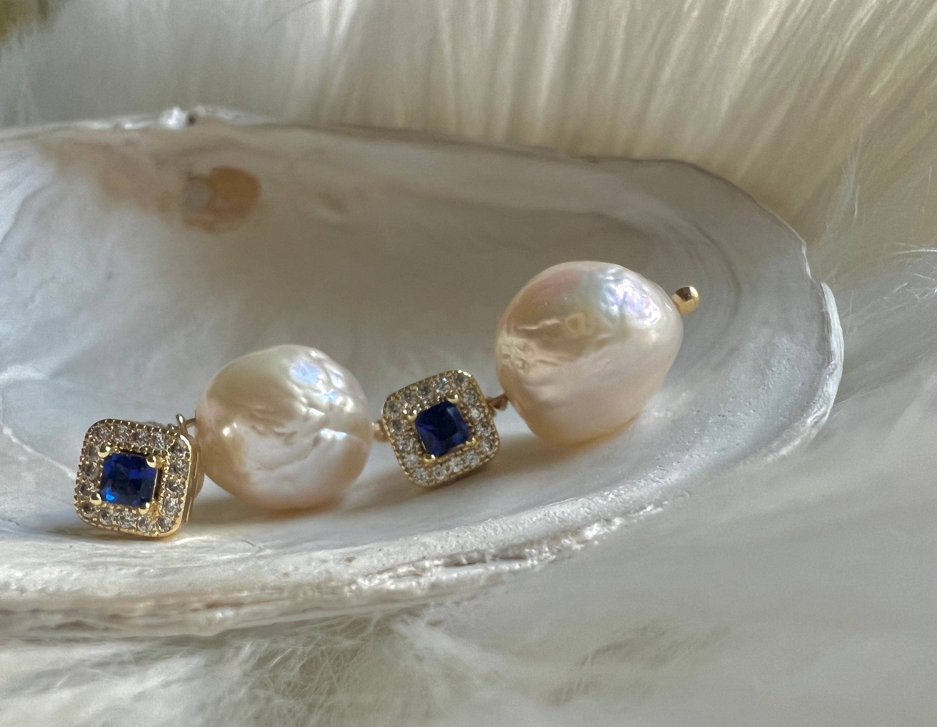 Dainty freshwater pearl 1920s vintage style earring. Gemstone earring. wedding bridal earring. Art Deco pearl earring. Sapphire earrings