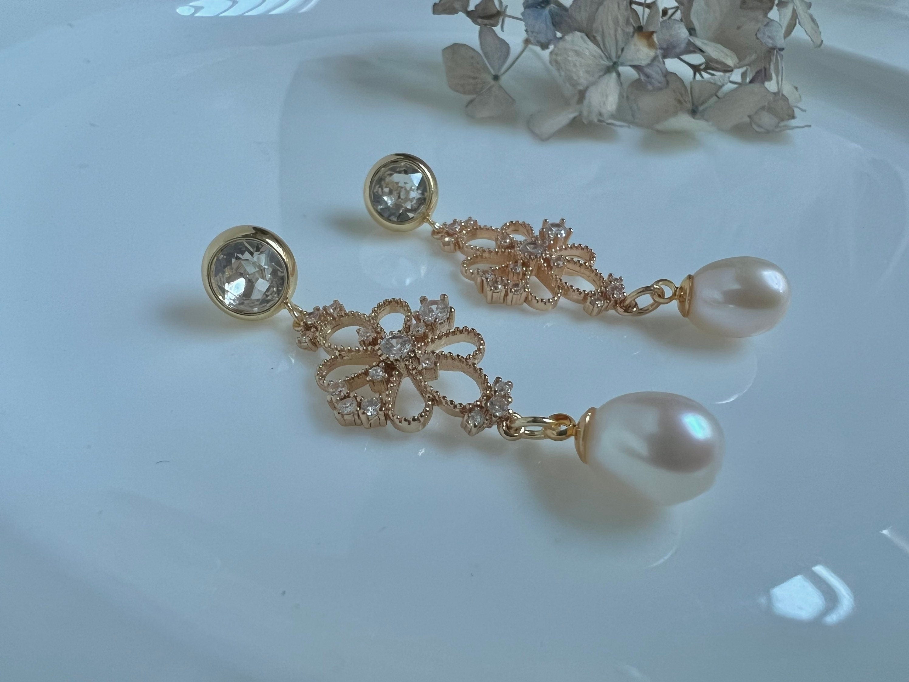 Elegant art deco freshwater pearl dangle earring. Filigree antique earrings. Gemstone earrings. Gift for her.
