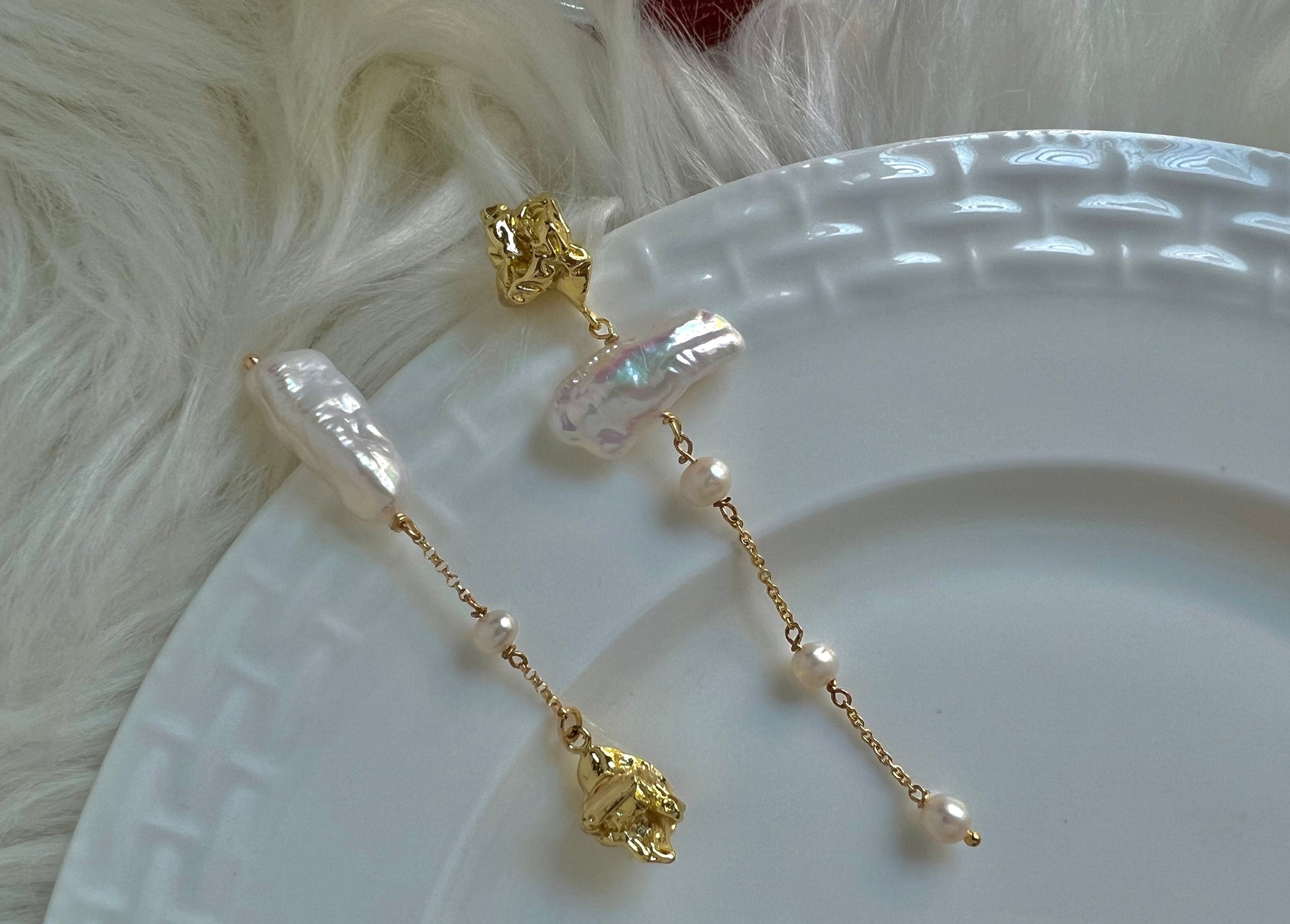 Baroque pearl nugget asymmetry earrings. Boho earrings. keshi pearl earrings. Bridal earrings. Unbalanced earrings.