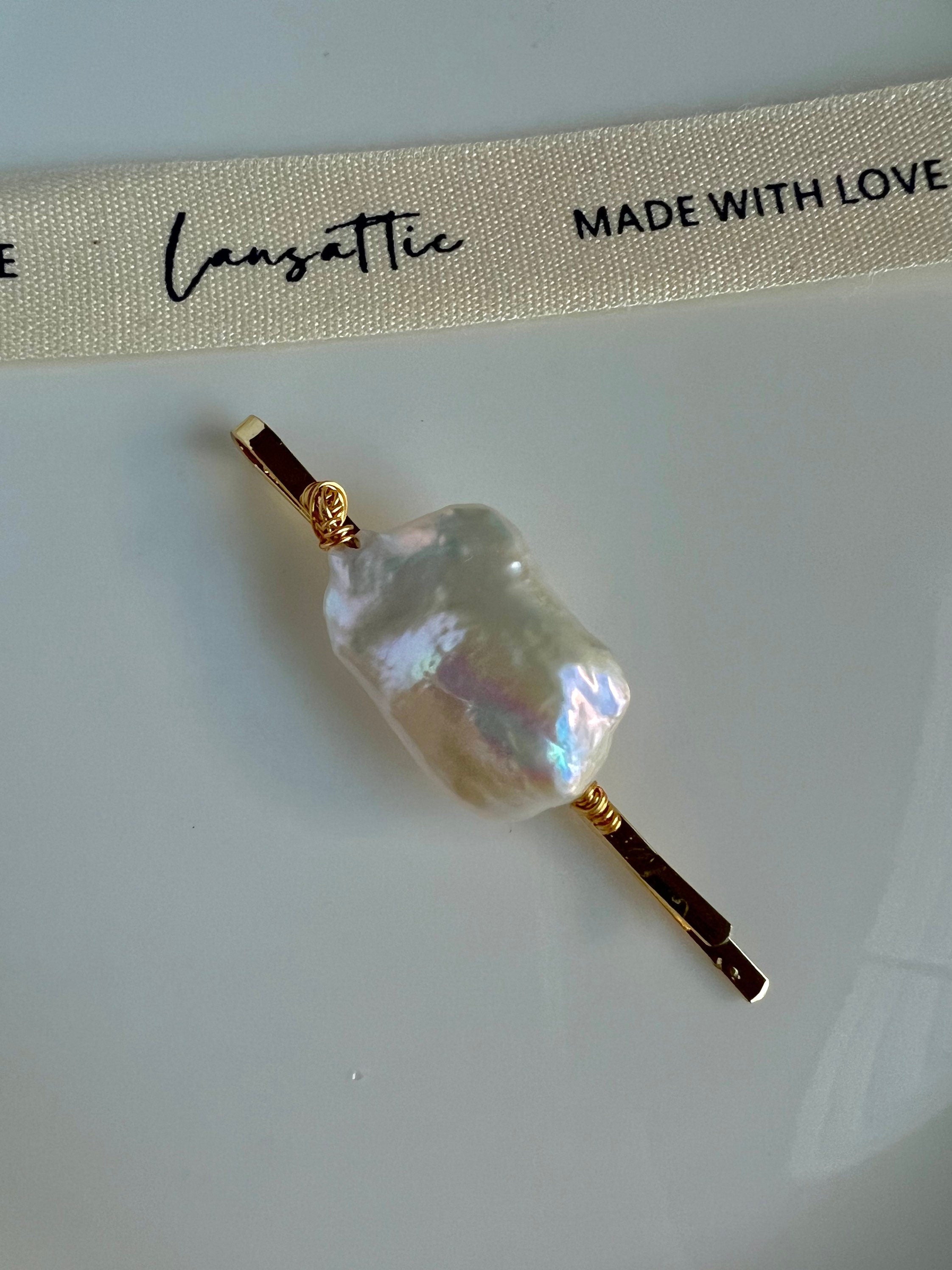 14K gold plated natural baroque keshi pearl hair clip. Hair slide. Wedding barrettes. Boho minimalist hair accessories. Pearl hair clasp.