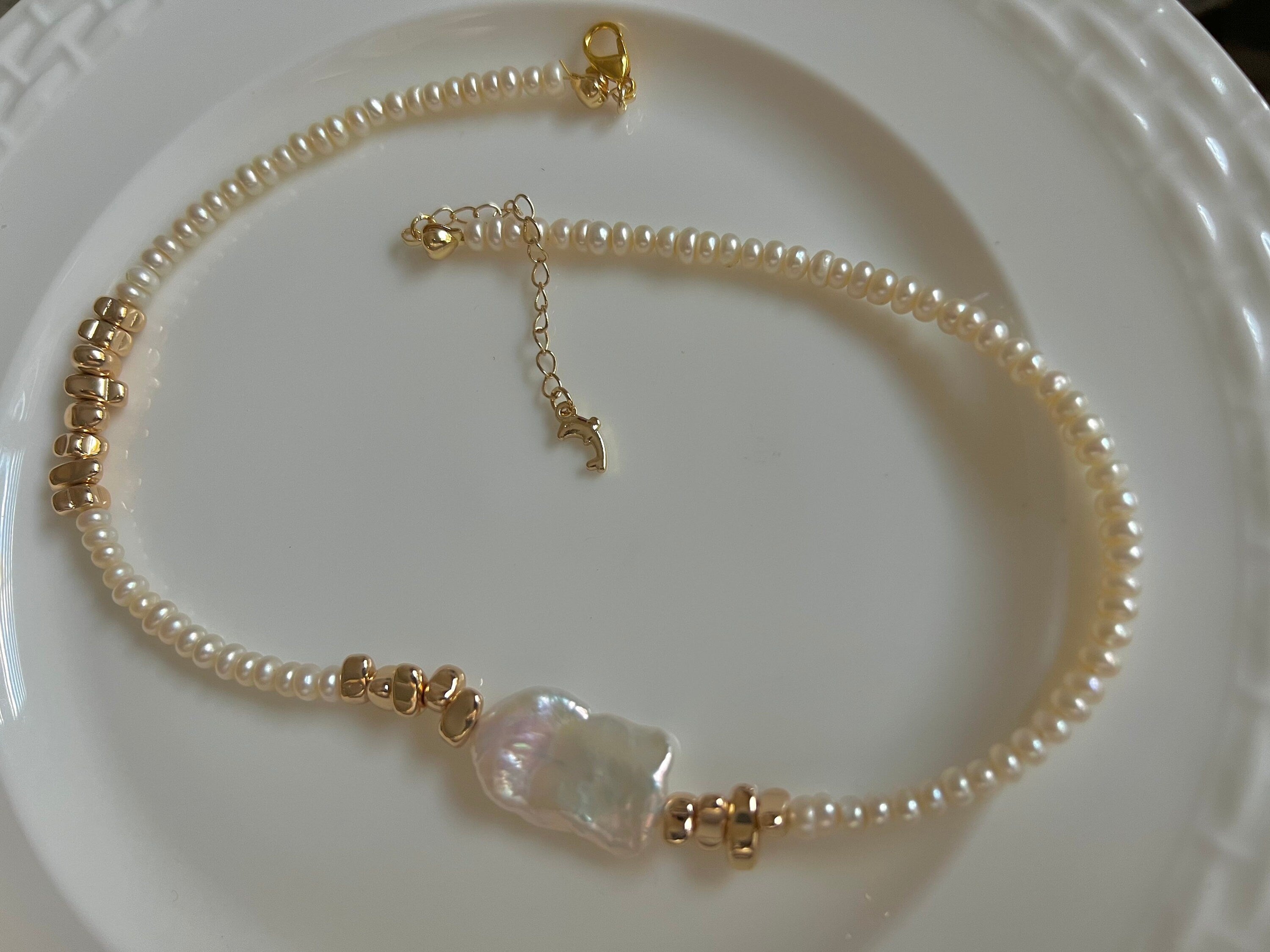 High quality luster baroque nuggets beaded necklace. Gold tone necklace. Chic necklace. Stackable necklace. Gift for her