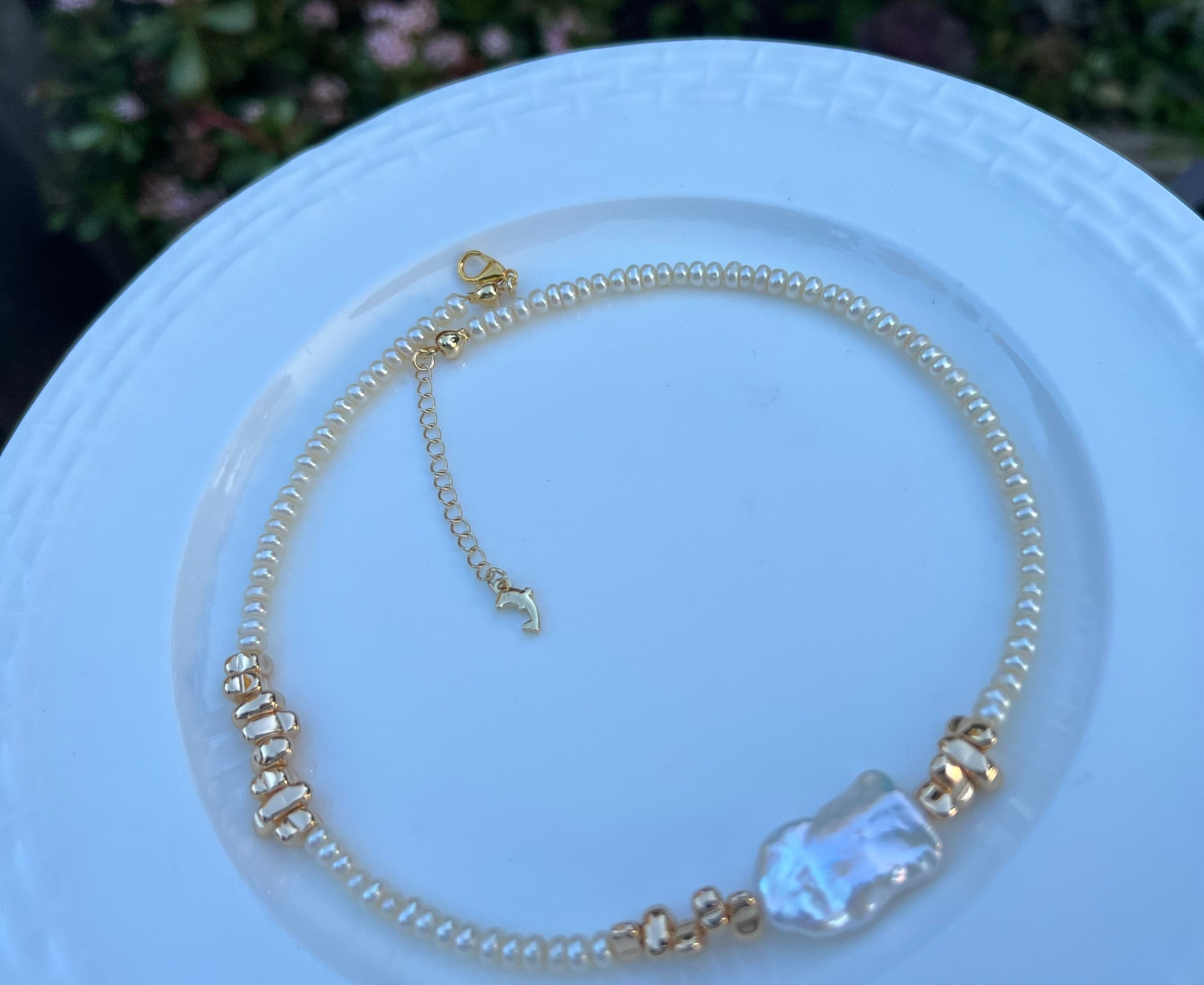 High quality luster baroque nuggets beaded necklace. Gold tone necklace. Chic necklace. Stackable necklace. Gift for her