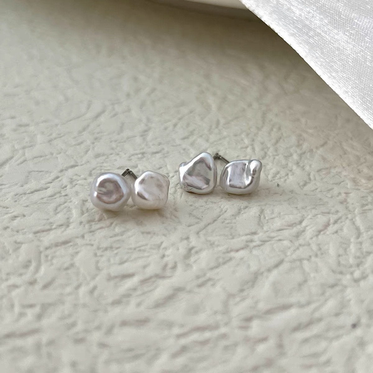 keshi freshwater pearl stud earring. Tiny pearl ear studs. Dainty baroque pearl earring. Everyday earring. Gift for her