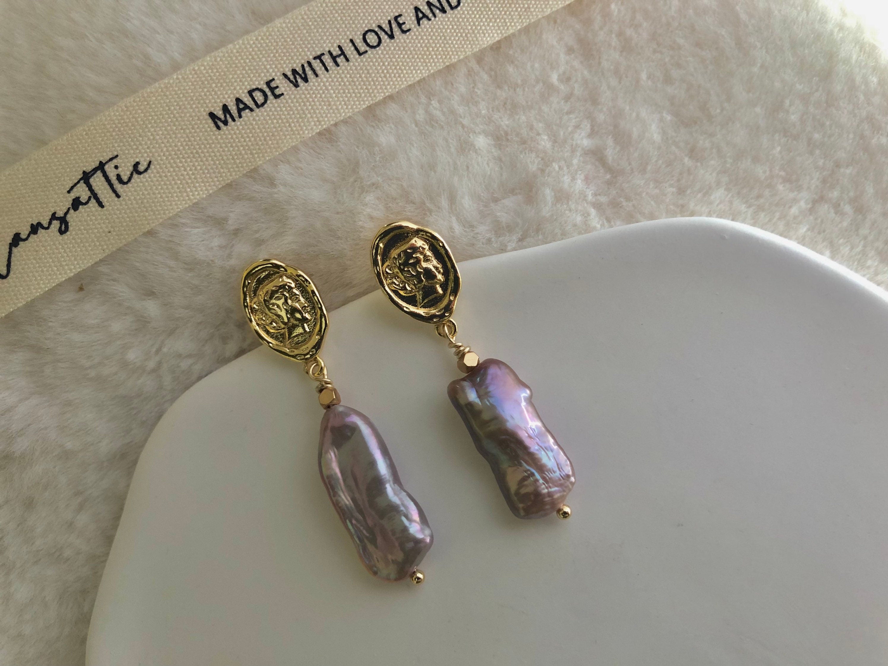 Freshwater keshi purple. and peacock pearl dangle earring. Real pearl earring. wedding earring. Queen earrings. Vintage pearl earrings.
