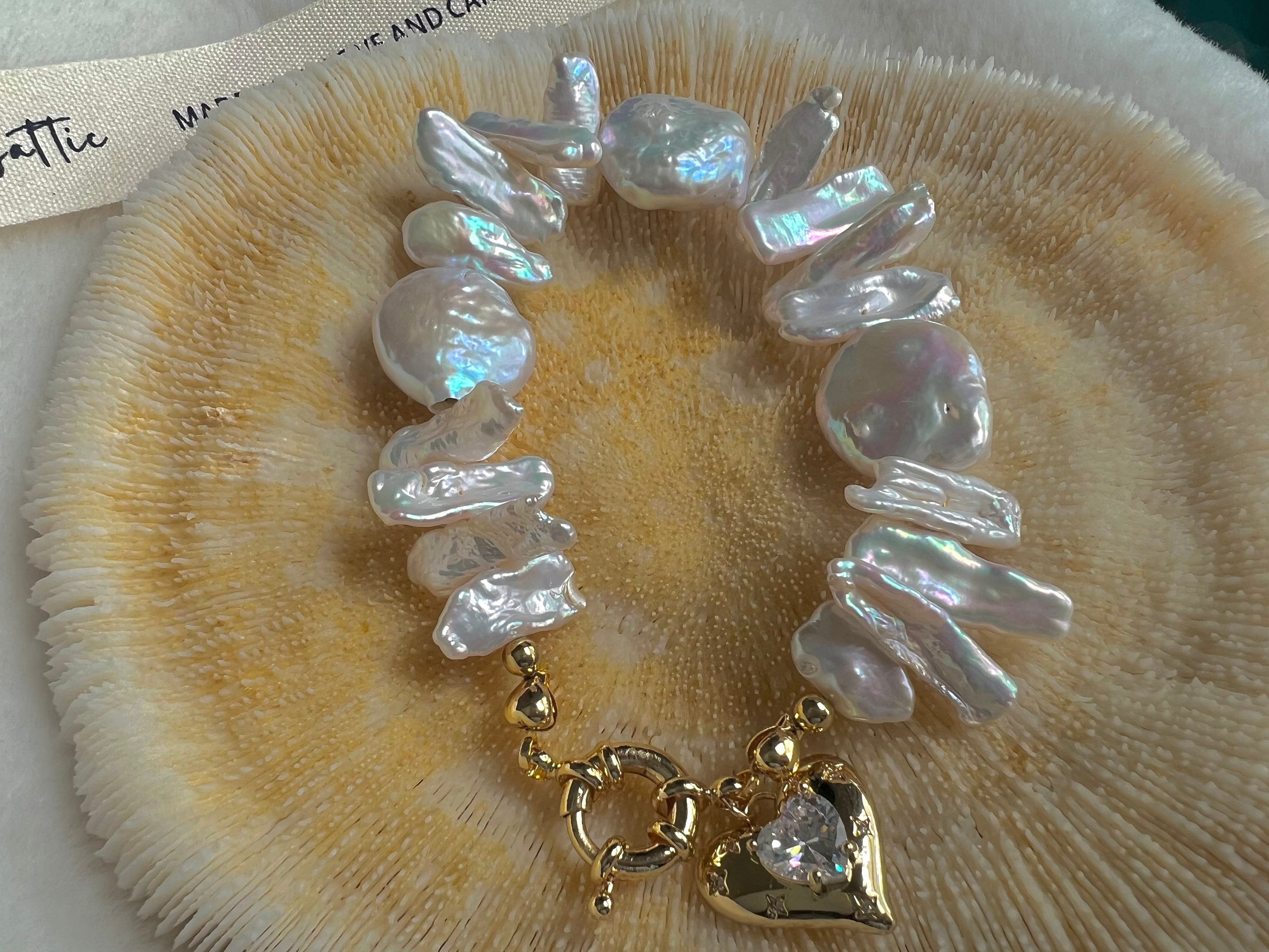 Freshwater multi-shape pearl dangle bracelet. Gold pearl bracelet. Chunky pearl bracelet. Wedding boho bracelet. Heart charm bracelet.