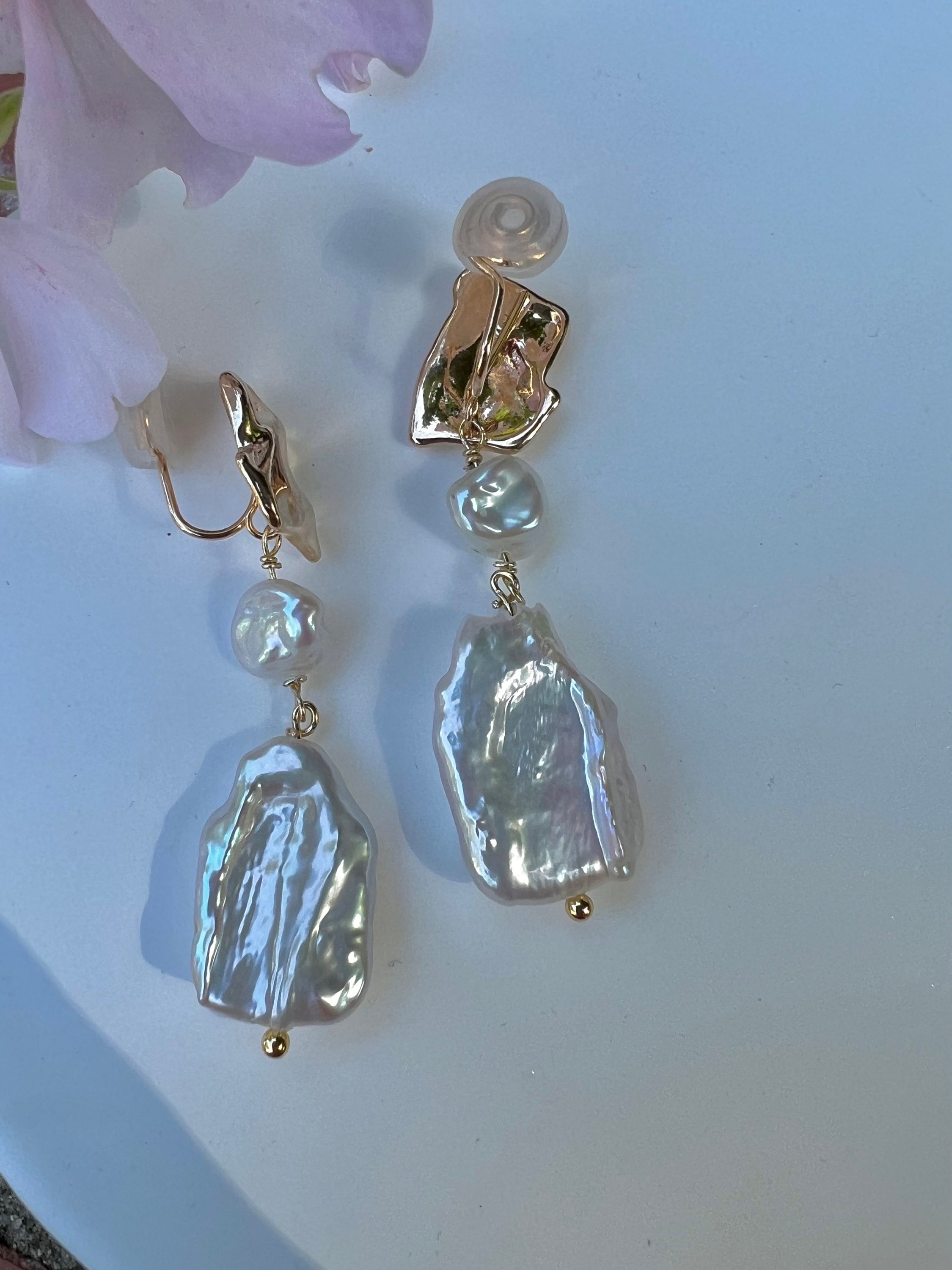 Freshwater baroque double pearl nugget stud dangle earrings. Statement earrings. Boho pearl earring. Chic pearl earrings
