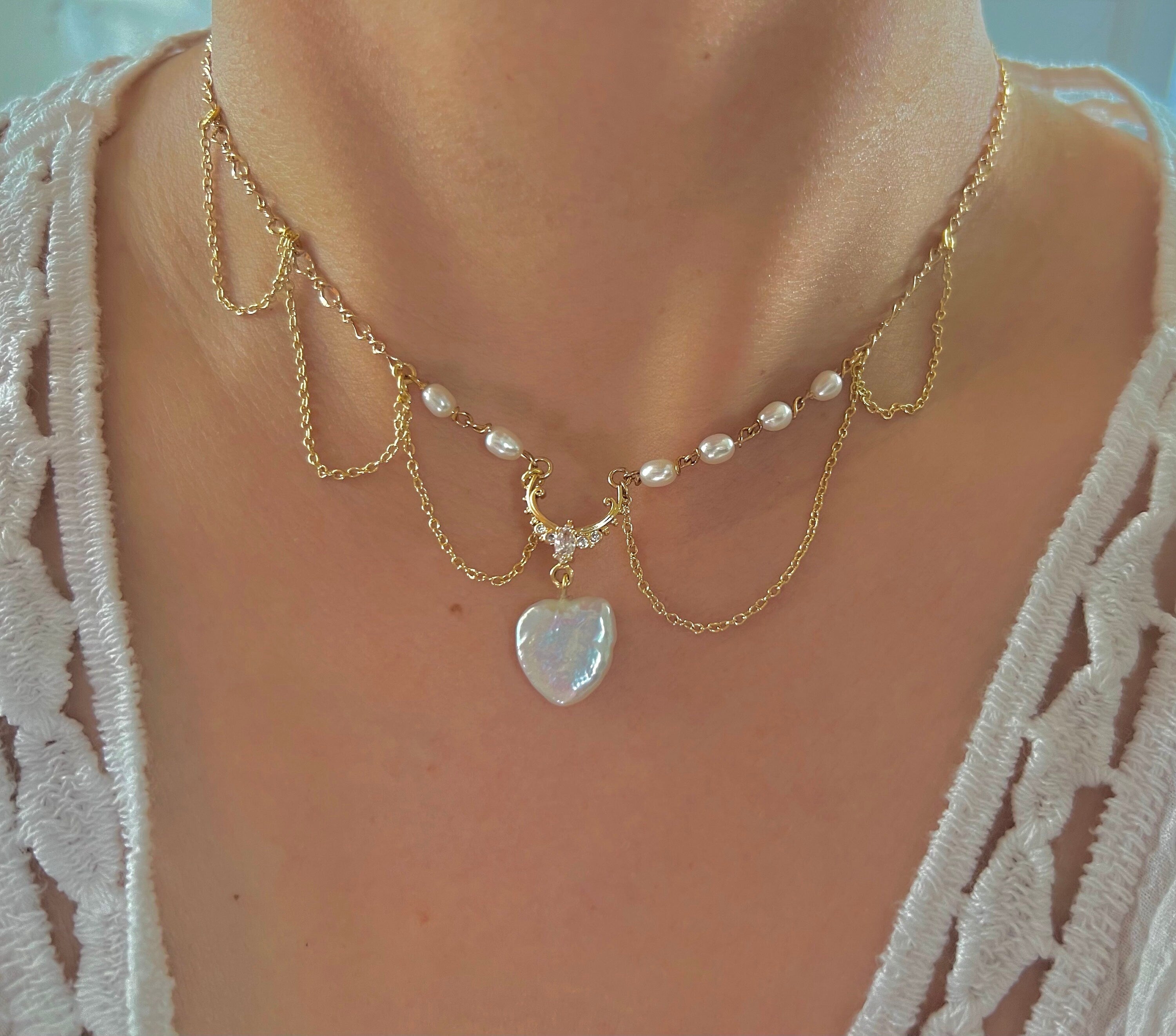 vintage style freshwater heart shape pearl necklace. Filigree zircon necklace. Elegant necklace. Wavy chain necklace. Gift.