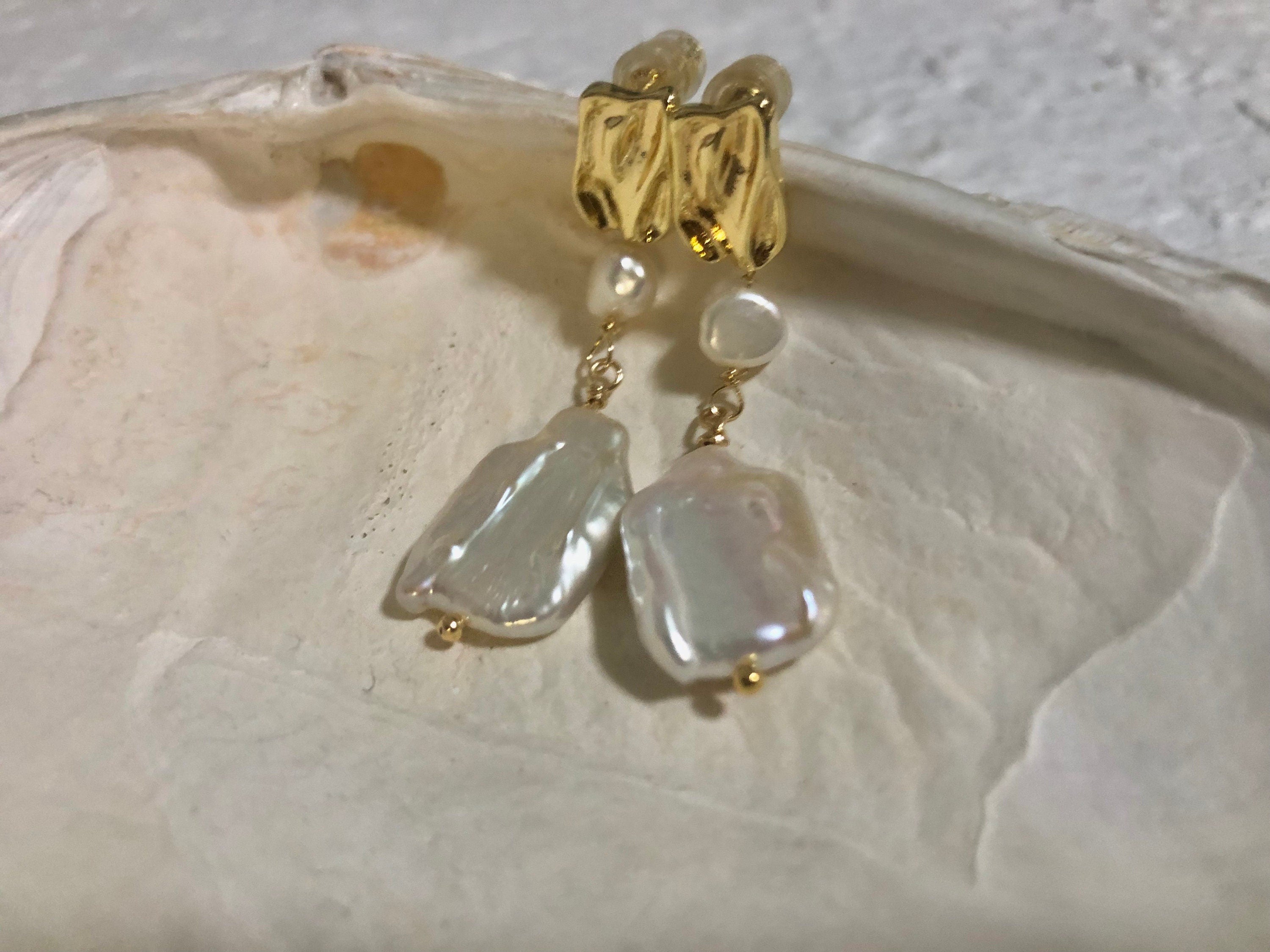 Freshwater baroque double pearl nugget stud dangle earrings. Statement earrings. Boho pearl earring. Chic pearl earrings