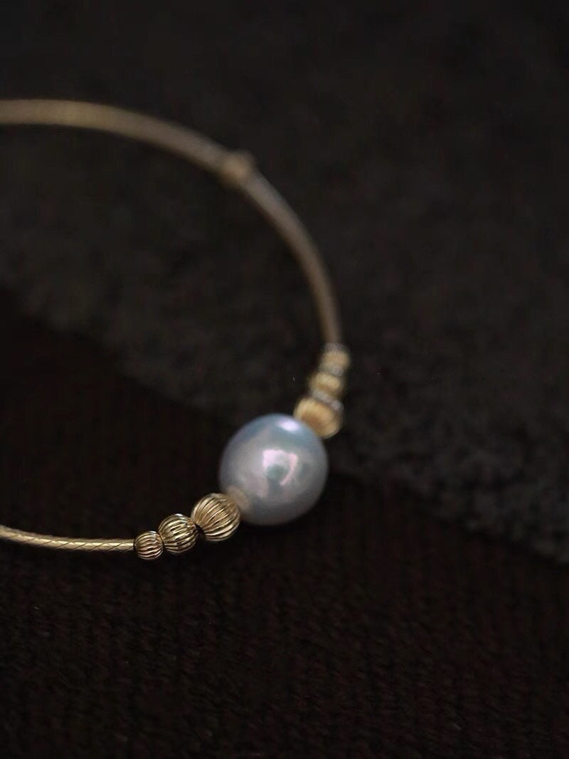 14K gold filled freshwater baroque pearl bangle/bracelet. Minimalist bracelet/bangle. Wedding bangle/bracelet. Gift for her.