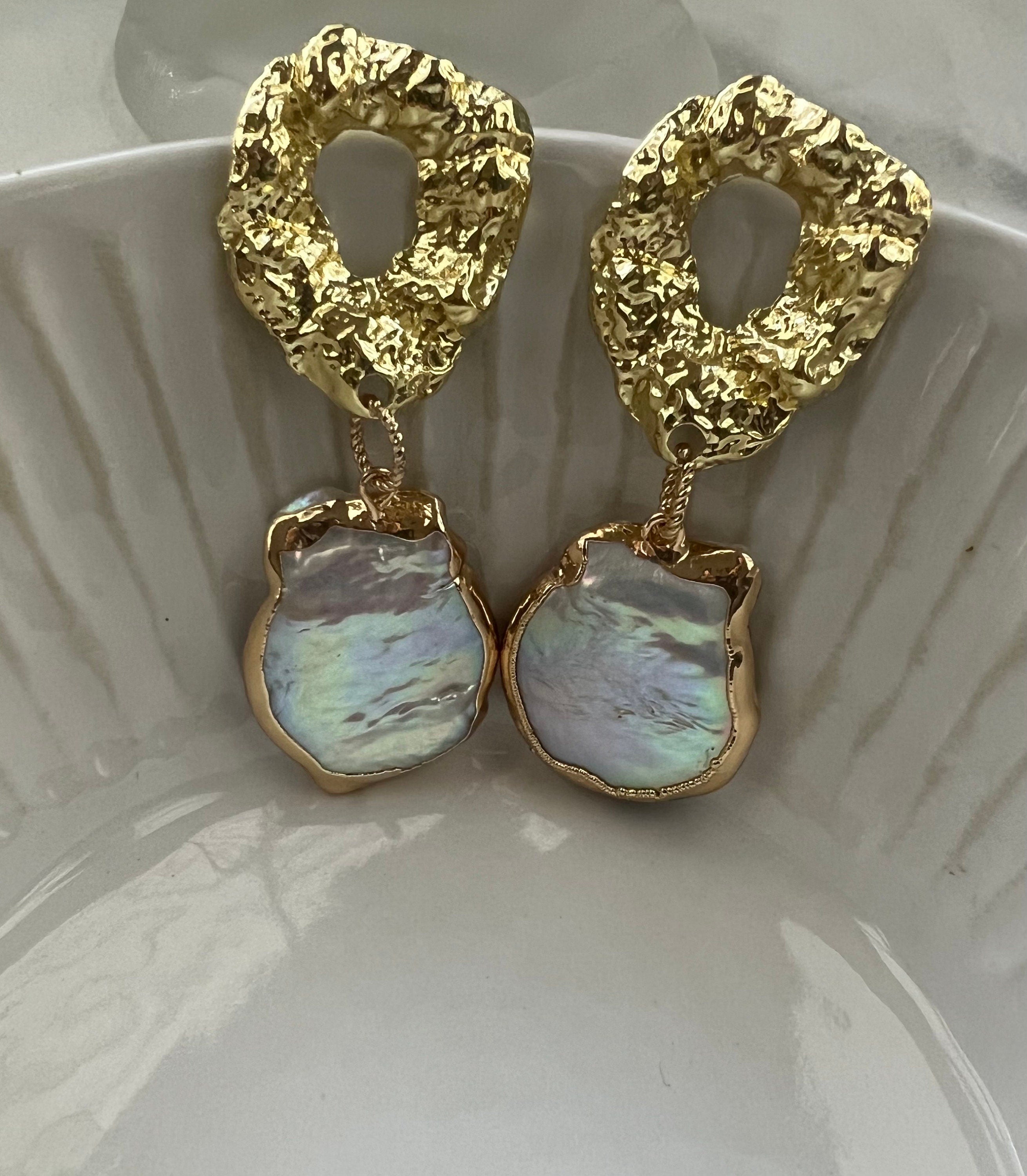 Chunky freshwater pearl dangle earrings. Art Deco earring. Boho wedding earrings. June birthstone. Chic pearl earrings.