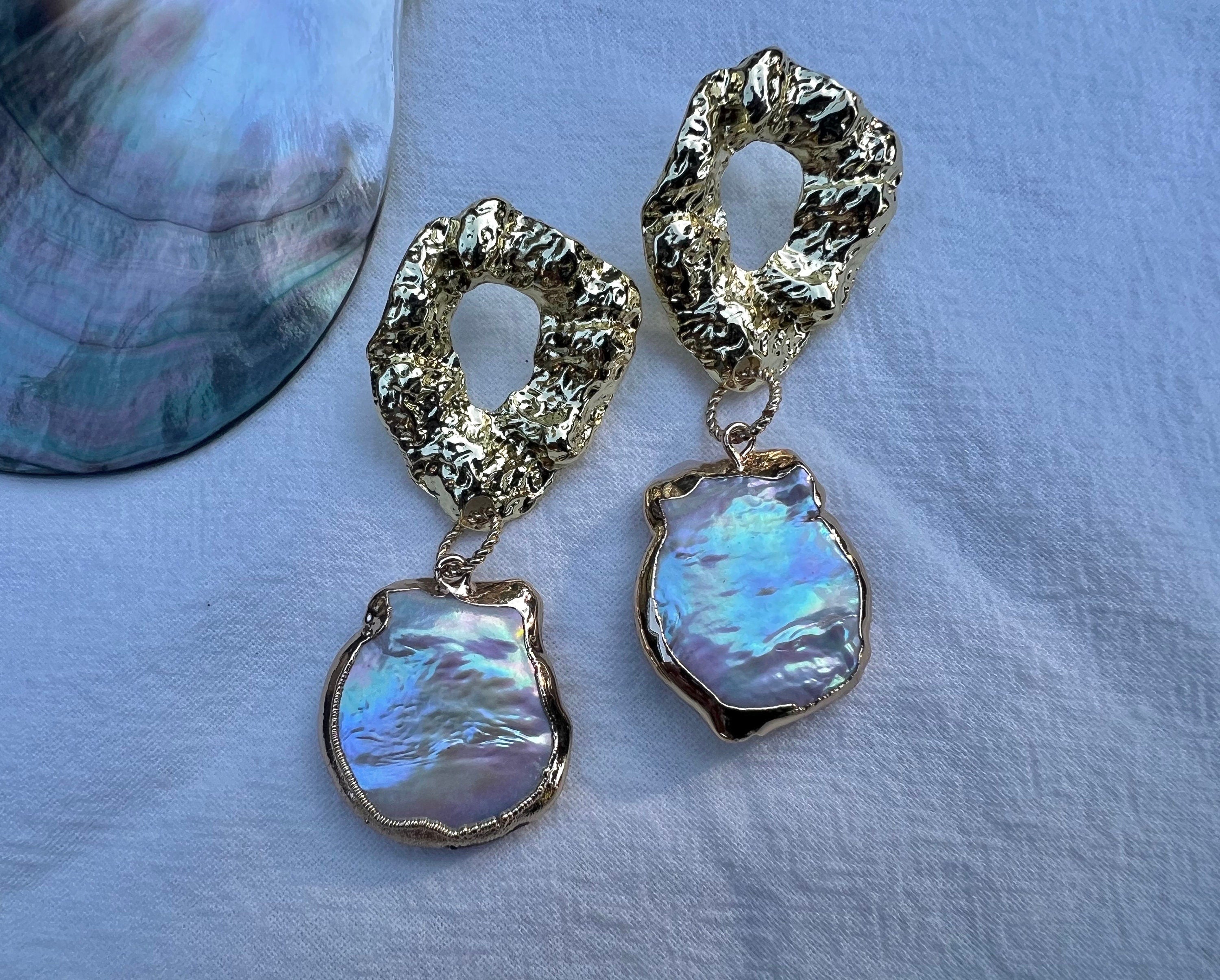 Chunky freshwater pearl dangle earrings. Art Deco earring. Boho wedding earrings. June birthstone. Chic pearl earrings.