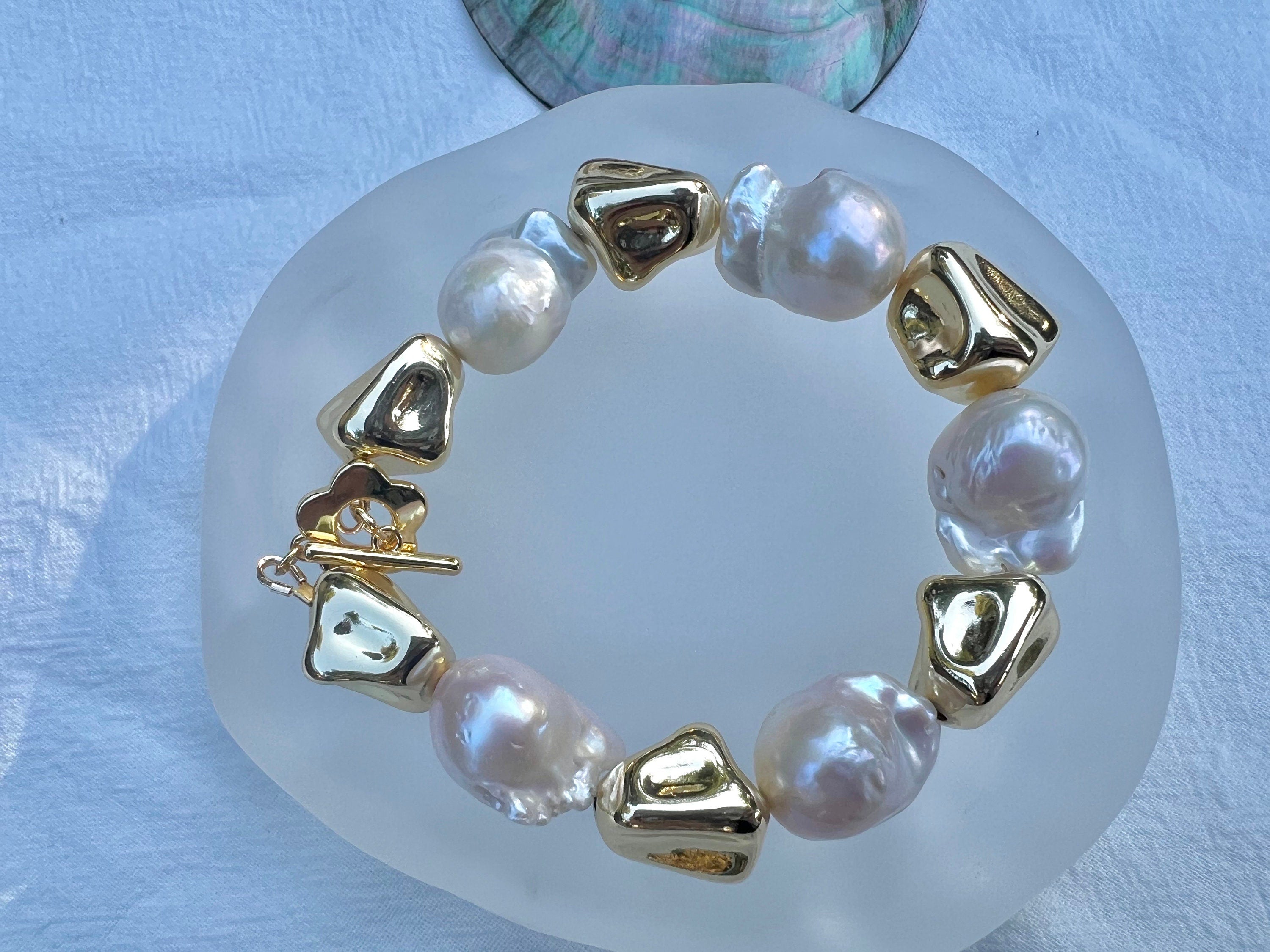 High quality luster Freshwater baroque pearl charm bracelet. Minimalist pearl bracelet. Statement bracelet. Bridal bracelet